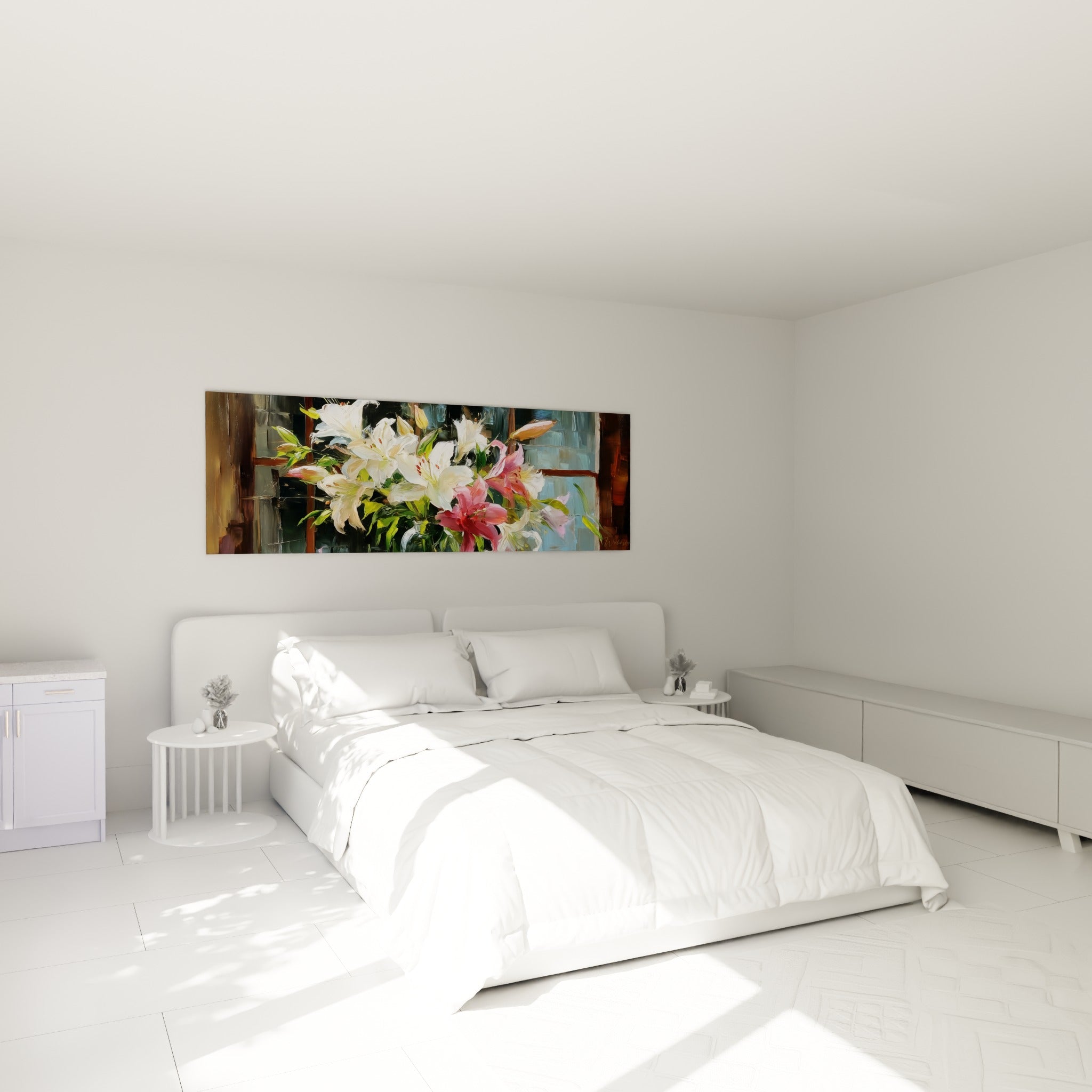 Bouquet de lys blancs et corail, pétales largement ouverts, au-dessus d'un lit dans une chambre claire