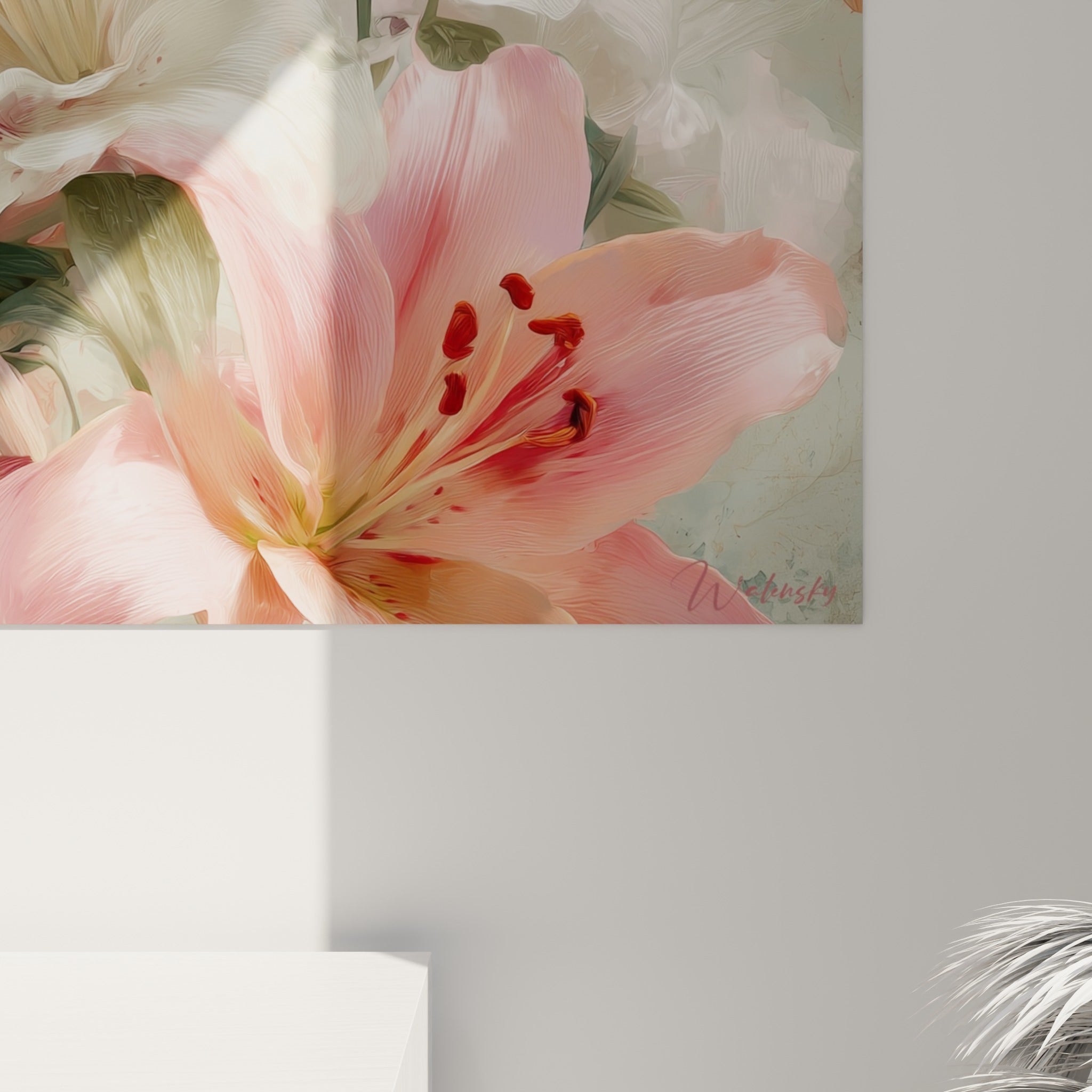 Détail des pétales de lys où le grain de peinture révèle les nuances de blanc nacré et de rose corail