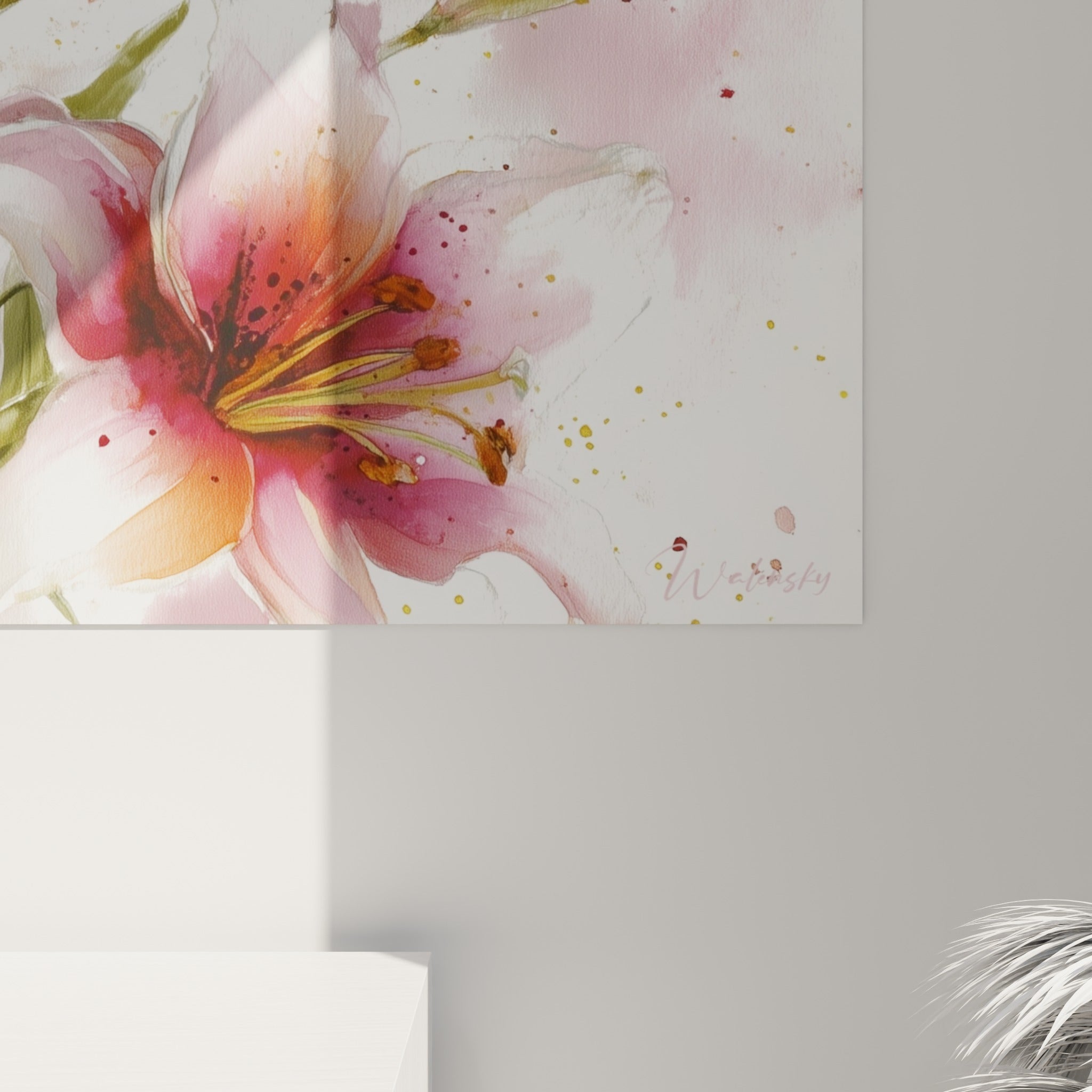 Pétales de lys rose pâle et blanc, coulures d'aquarelle et grain de la toile visibles de près