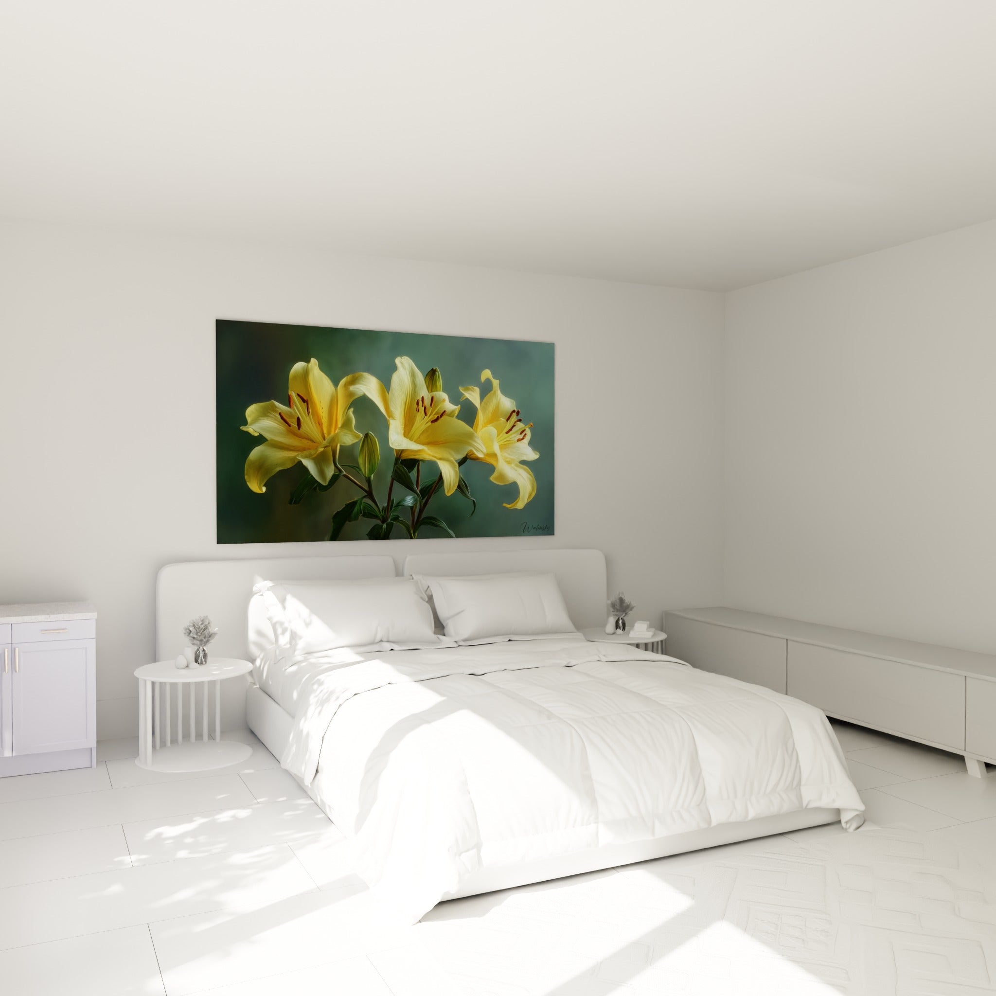 Trois fleurs de lys jaune et vert émeraude accrochées au-dessus d'un lit dans une chambre claire