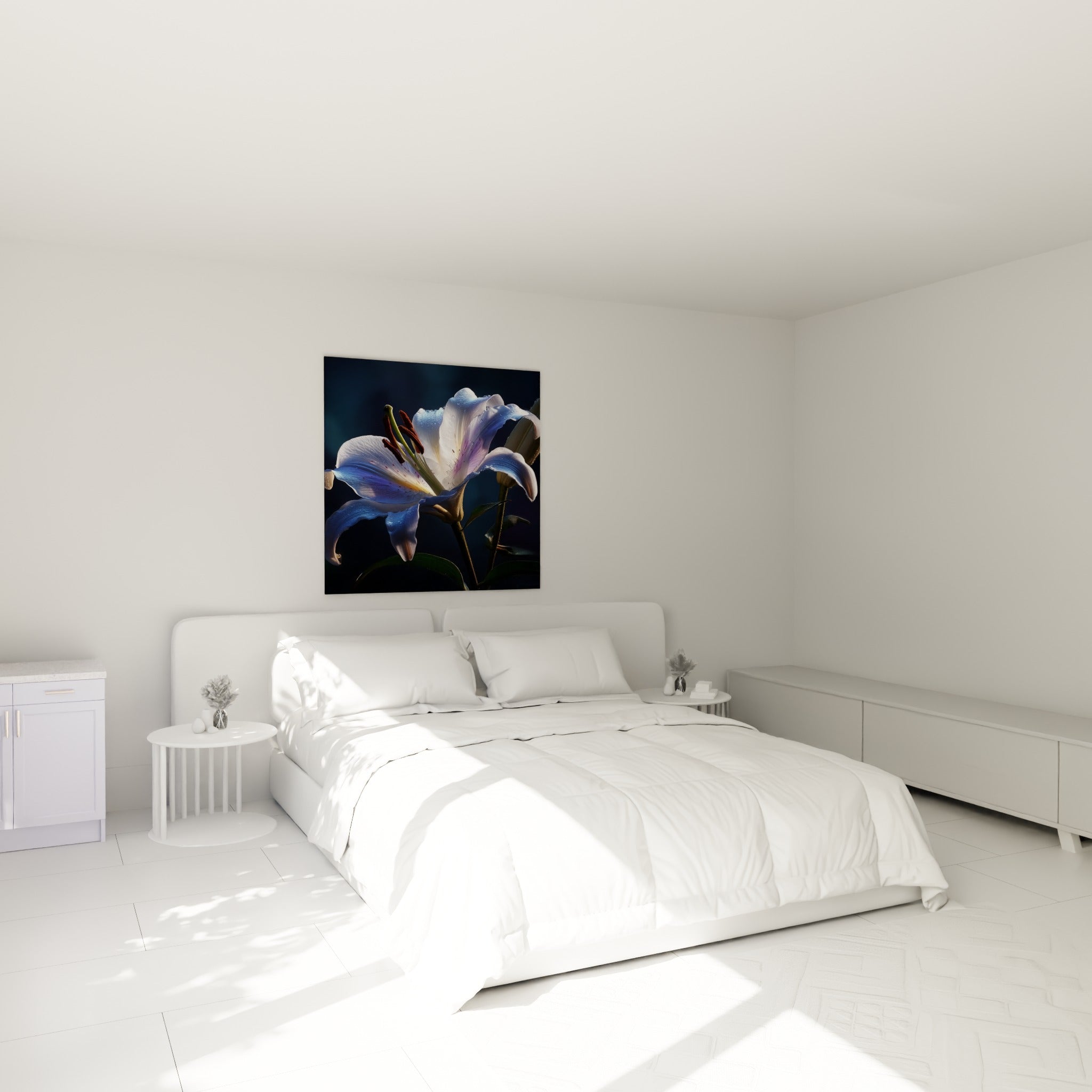 Fleur de lys blanche et dorée illuminée, accrochée au-dessus d'un lit dans une chambre claire