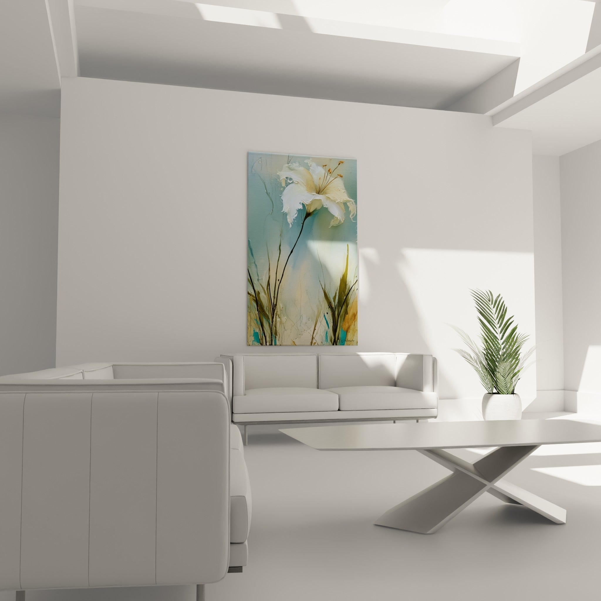 Lys blanc à étamines ocre sur fond bleu délavé, accroché au-dessus d'un canapé dans un salon lumineux