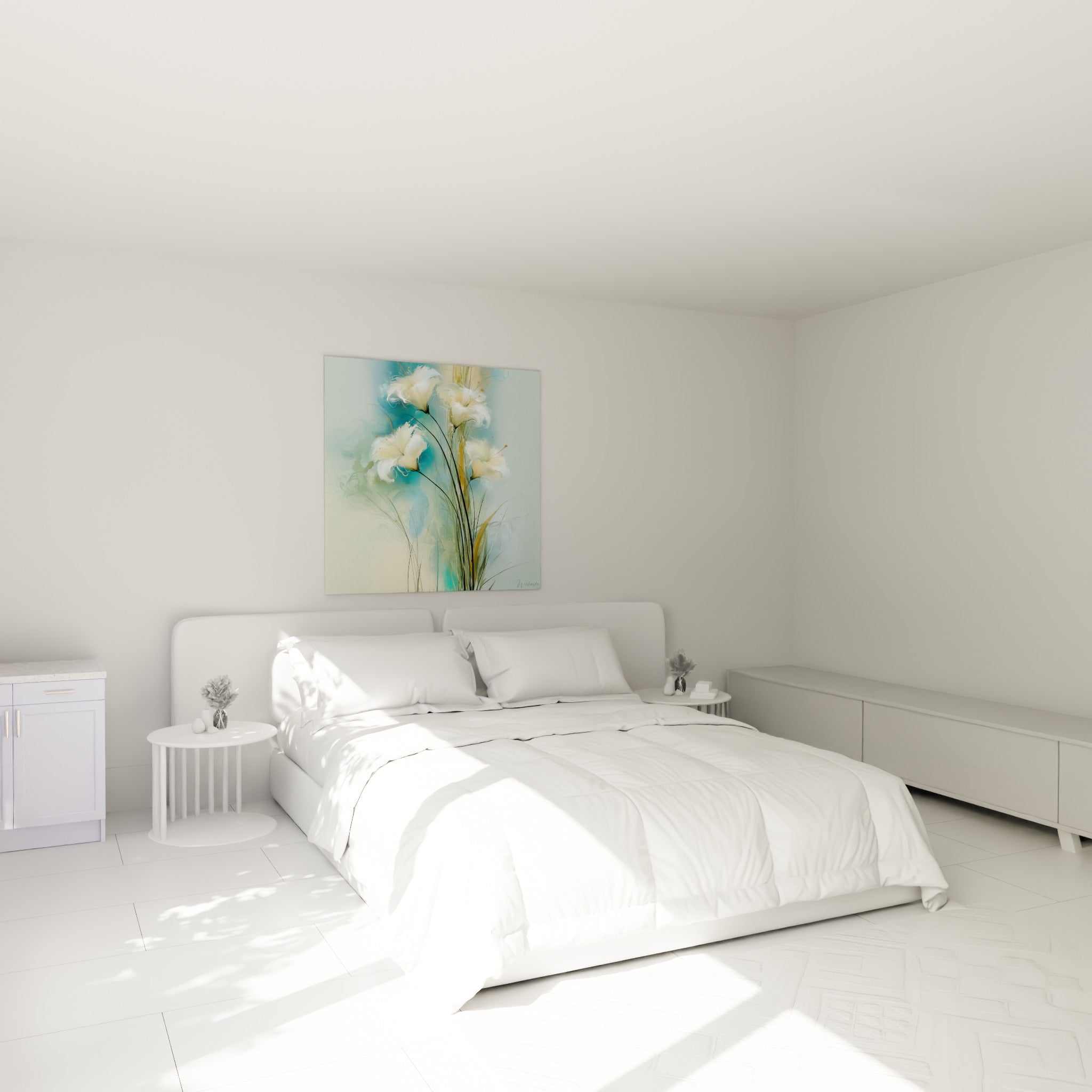 Bouquet de lys blancs et turquoise, tiges noires graphiques, au-dessus d'un lit dans une chambre claire