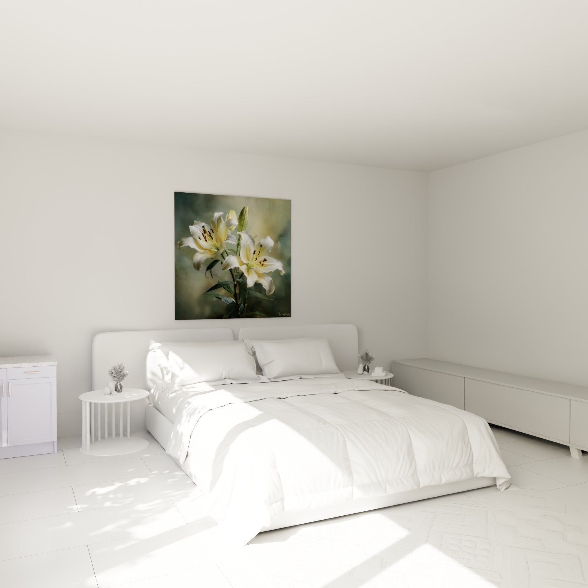 Fleurs de lys crème aux reflets ocre déployées au-dessus d'un lit dans une chambre claire