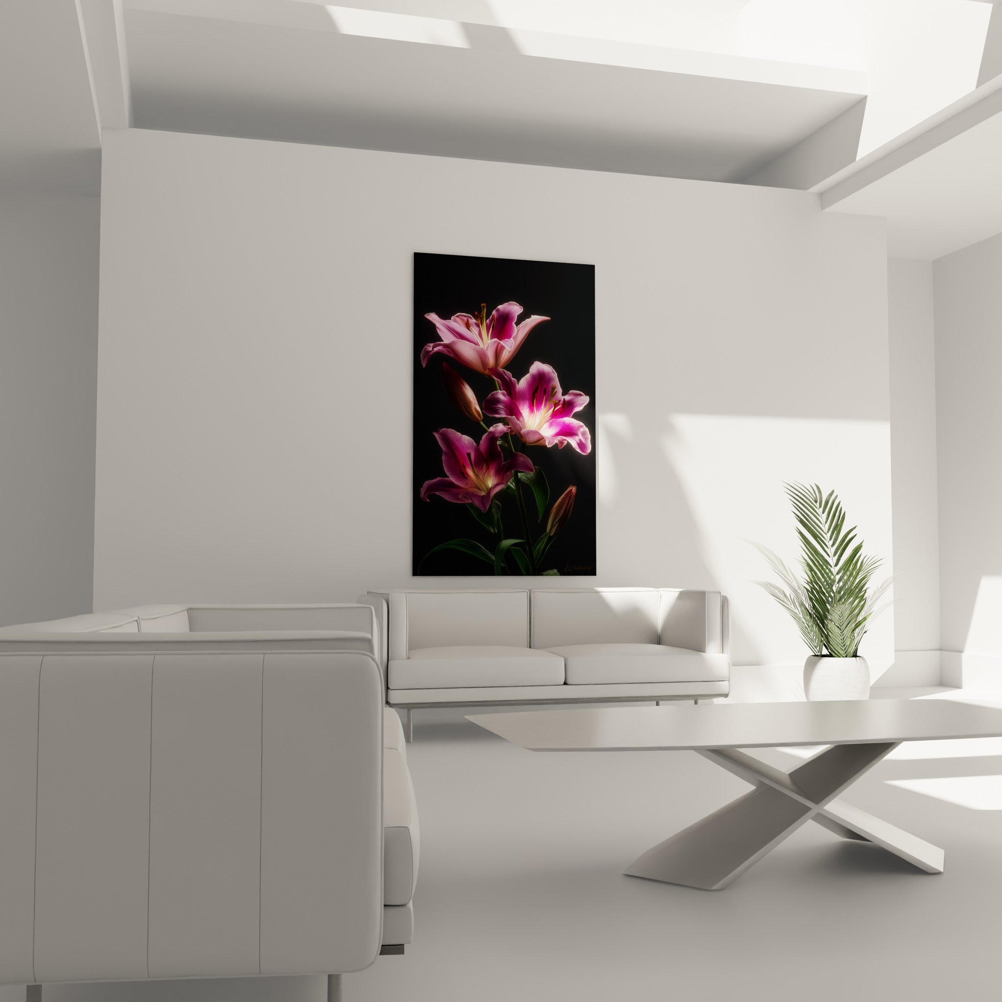 Trois lys fuchsia et pourpre en pleine floraison, accrochés au-dessus d'un canapé dans un salon lumineux