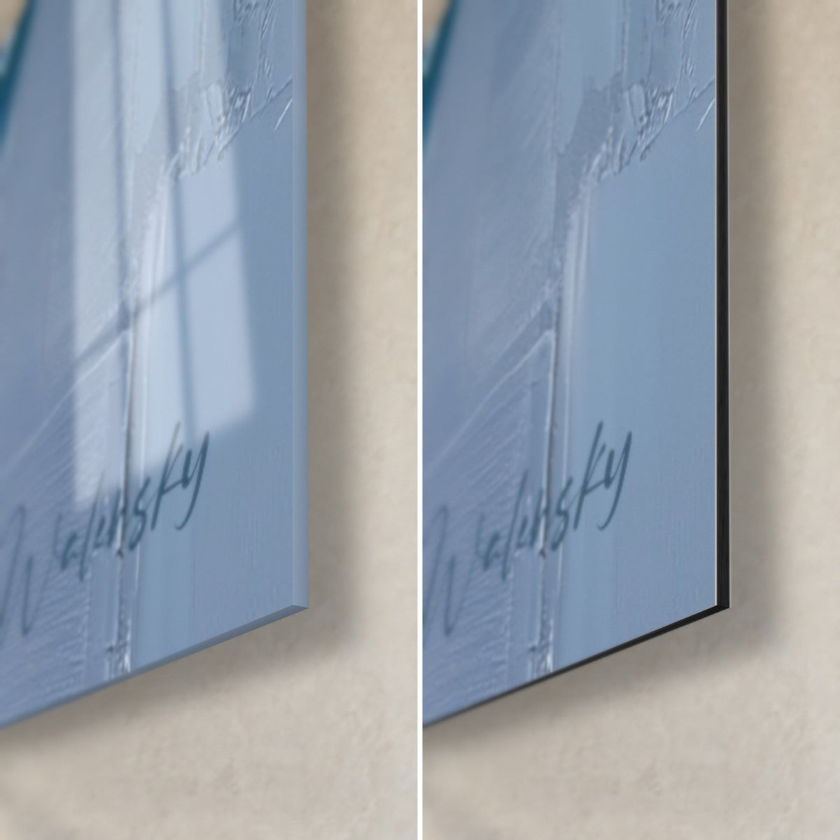 Tableau lys blanc en peinture épaisse, coin bas droit : verre acrylique brillant bleu ardoise, Dibond mat, tranche de 3 mm