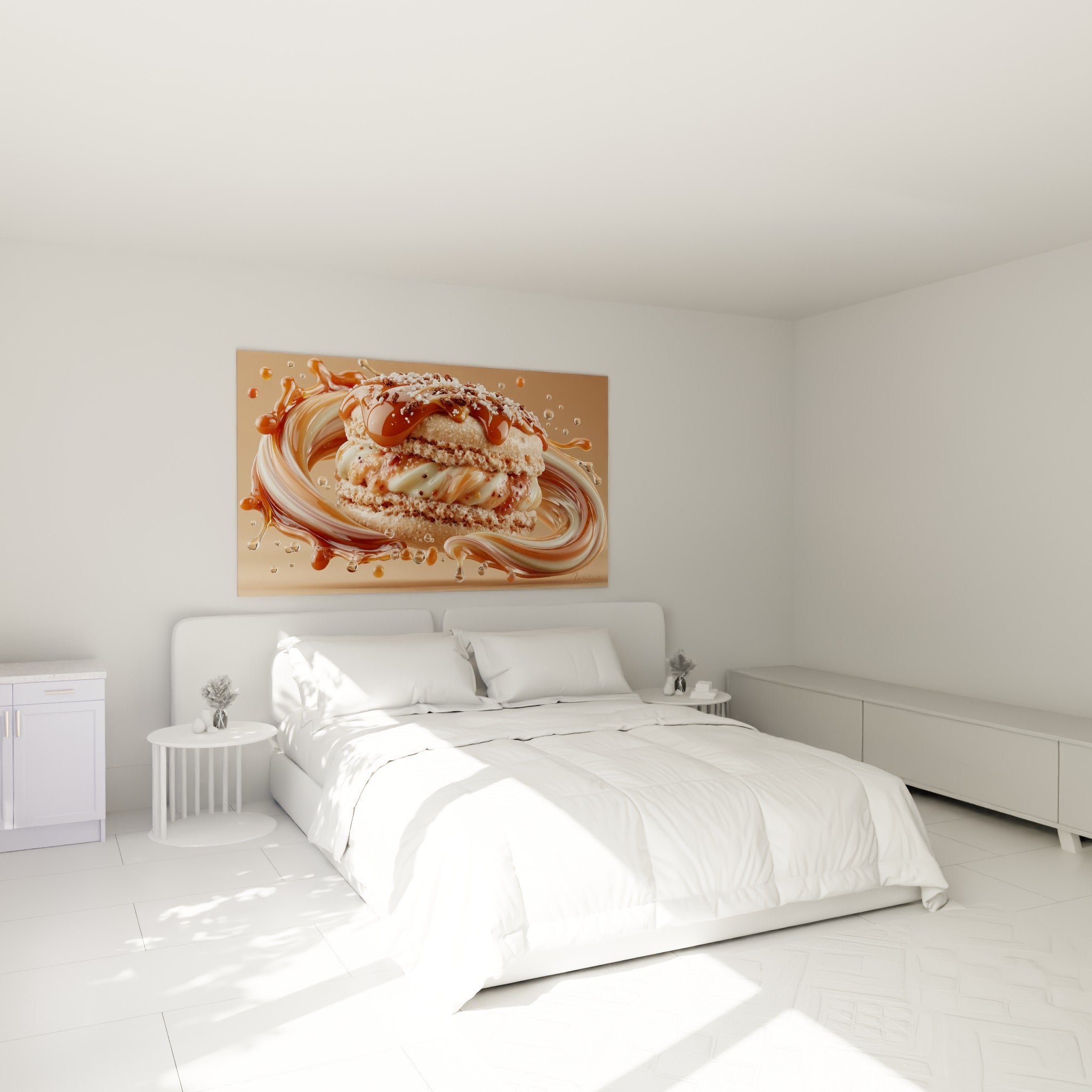 Macaron caramel et crème enroulés en spirale, accroché au-dessus d'un lit dans une chambre claire