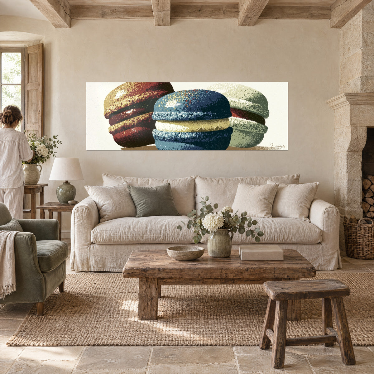 Tableau trio de macarons bordeaux et bleu nuit, texture granuleuse, crème ivoire, au-dessus d'un canapé dans un salon lumineux