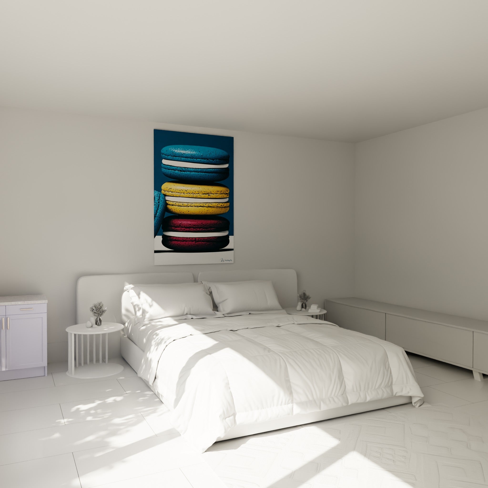 Macarons colorés bleu et doré accrochés au-dessus d'un lit dans une chambre claire
