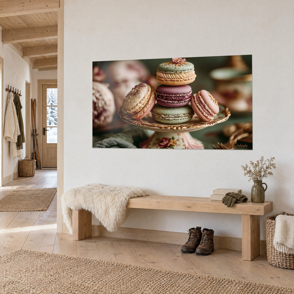 Tableau trois-quarts : pâtisseries rose poudré et vert amande sur compotier doré, banc en bois, mur blanc d'un chalet