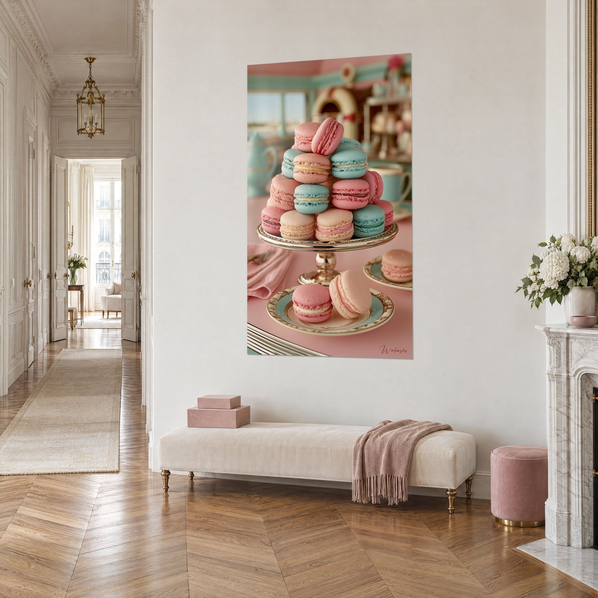 Πίνακας με στοιβαγμένα παστέλ macarons, κοραλλί και γαλαζιοπράσινο, ενταγμένα σε ρετρό διακόσμηση τσαγερί, τοποθέτηση τριών τετάρτων