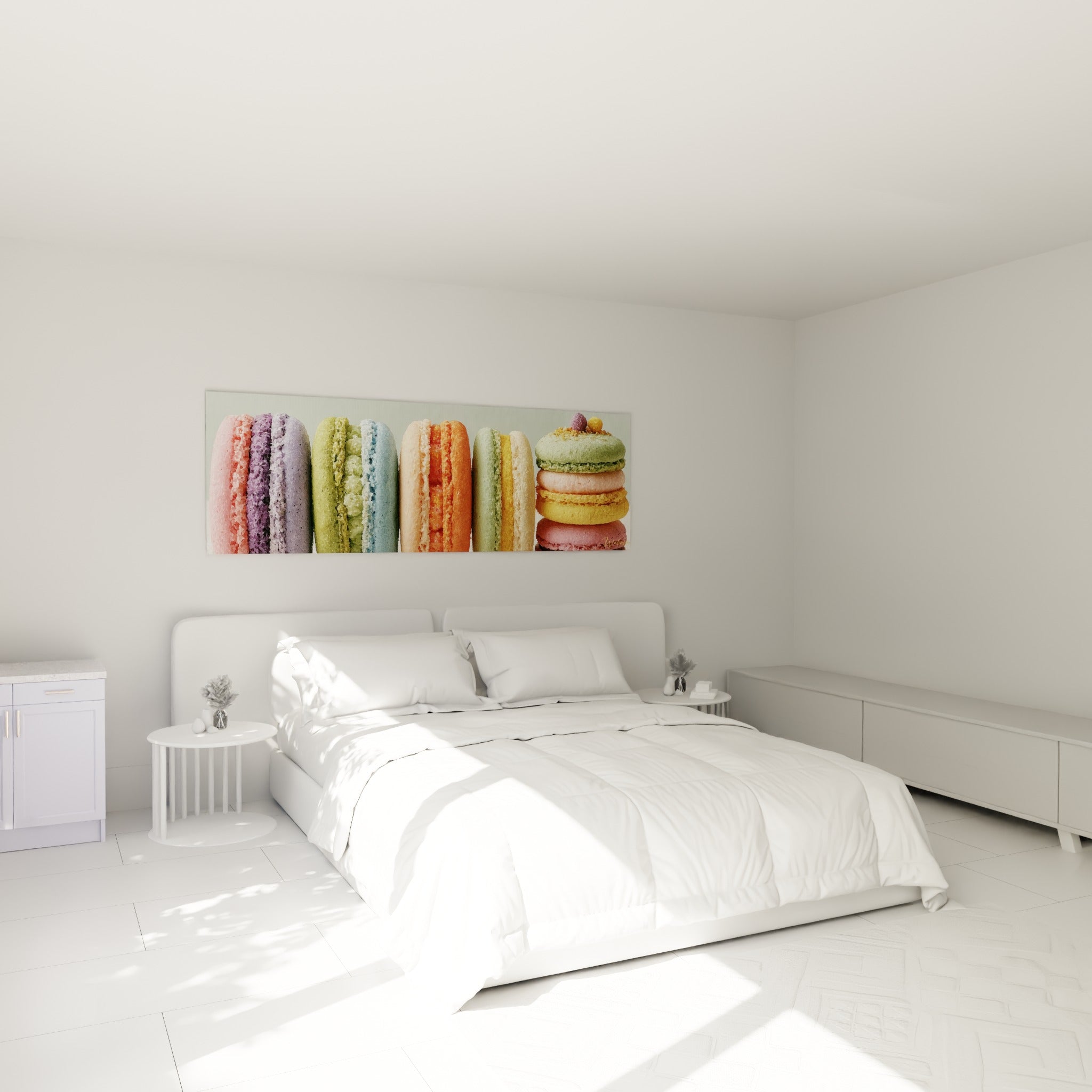 Macarons pastel roses et verts au-dessus d'un lit dans une chambre claire