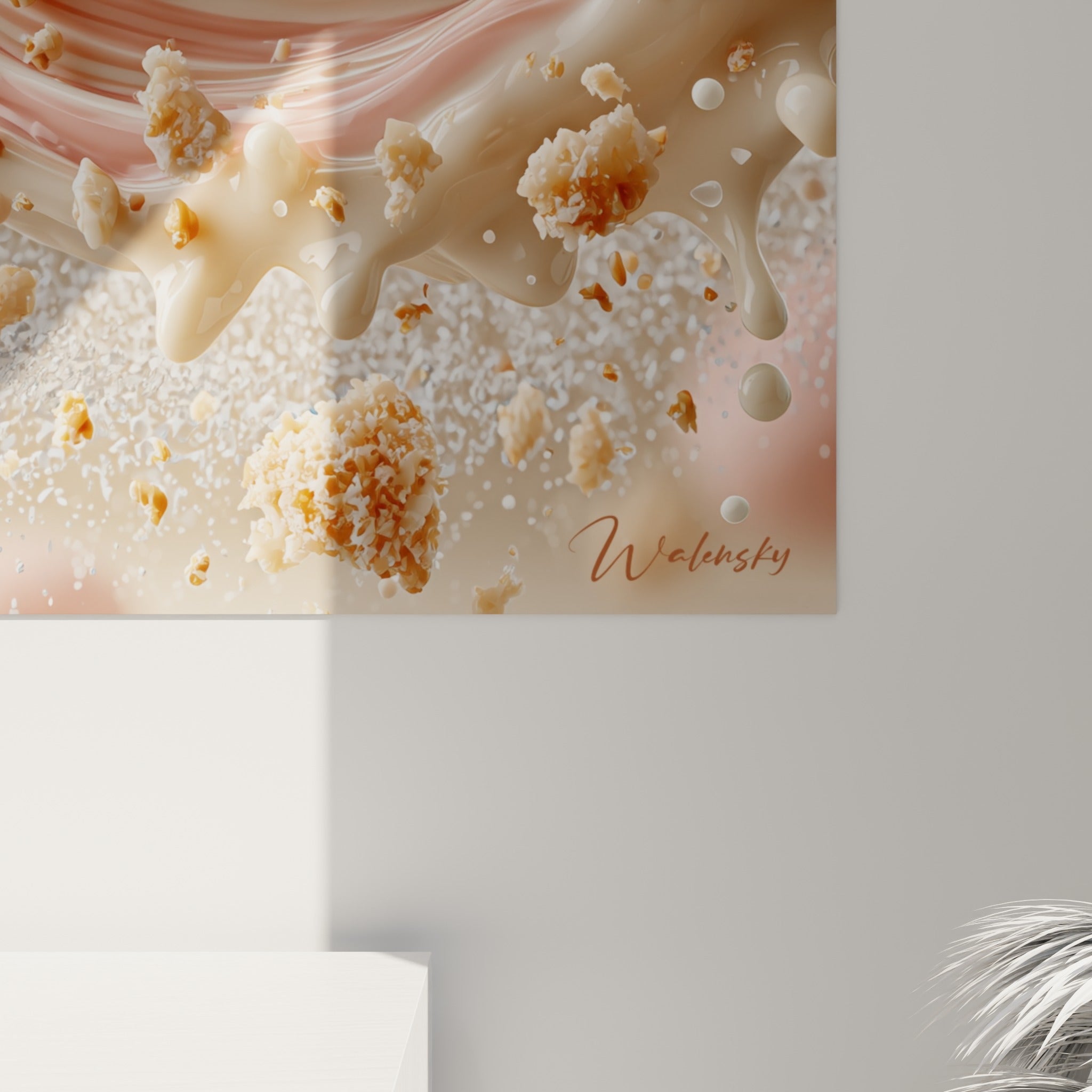 Grain granuleux du biscuit rose et coulures crémeuses ivoire visibles de près sur la toile