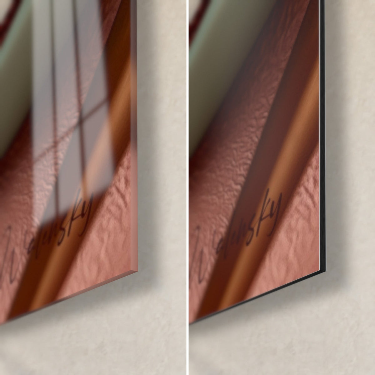 Quadro torre di macarons a righe rosa e crema, angolo in basso a destra, vetro lucido a sinistra, Dibond nero opaco a destra, spessore 3 mm