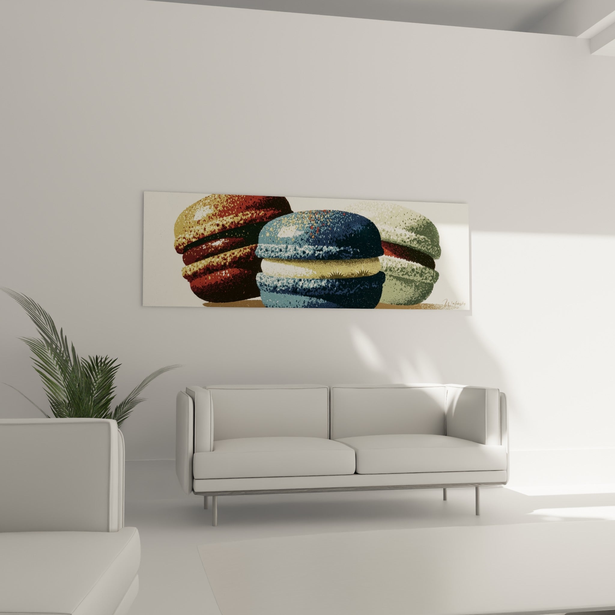 Composition gourmande bleu marine et dorée au-dessus d'un canapé dans un salon lumineux