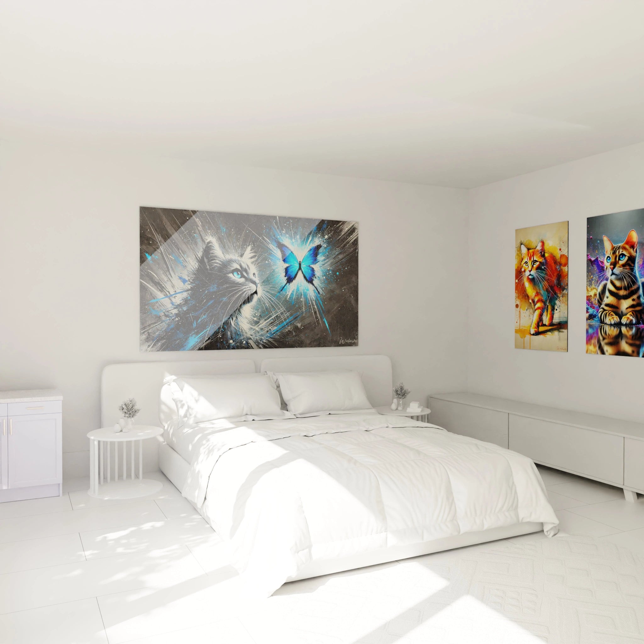 Accroché au mur, ce tableau chat ajoute une touche de mystère à la chambre. Le regard intense du chat et les éclaboussures de bleu du papillon créent une atmosphère fascinante et sereine.