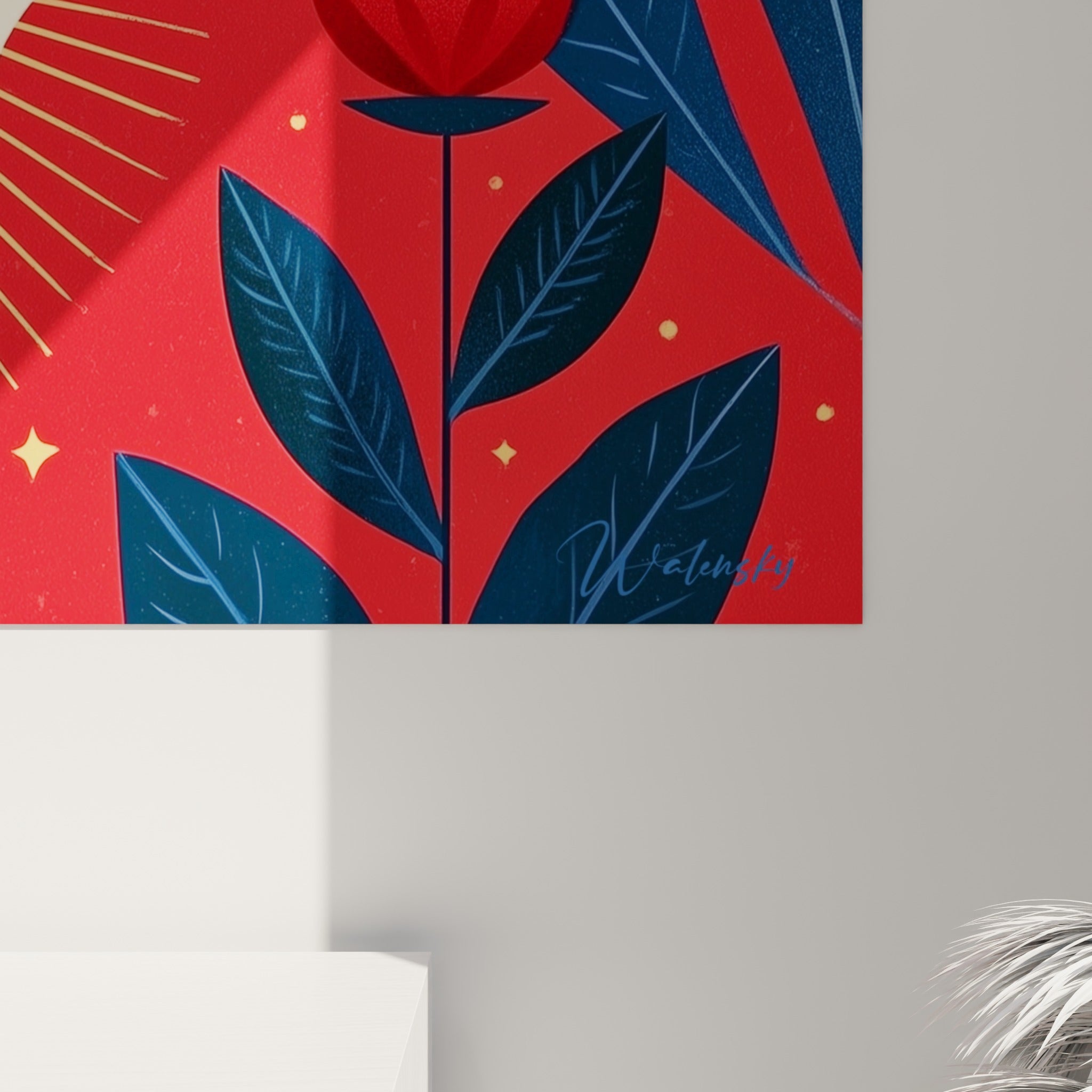 Détail des empâtements dorés et du grain coloré rouge et bleu marine sur la main de fatma accrochée