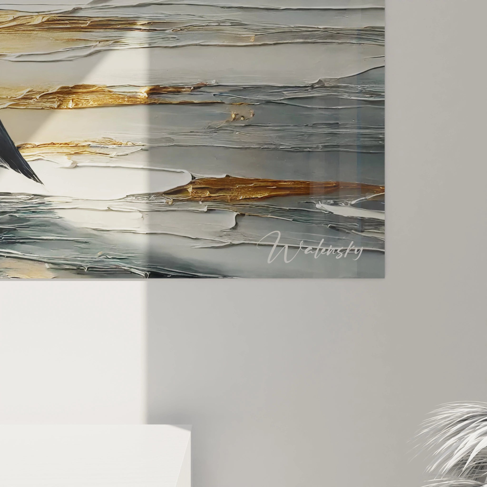 De près, ce tableau manchot révèle des textures profondes et des couleurs contrastées. L'or subtil sur le plumage du manchot ajoute une touche de raffinement à cette œuvre contemporaine.