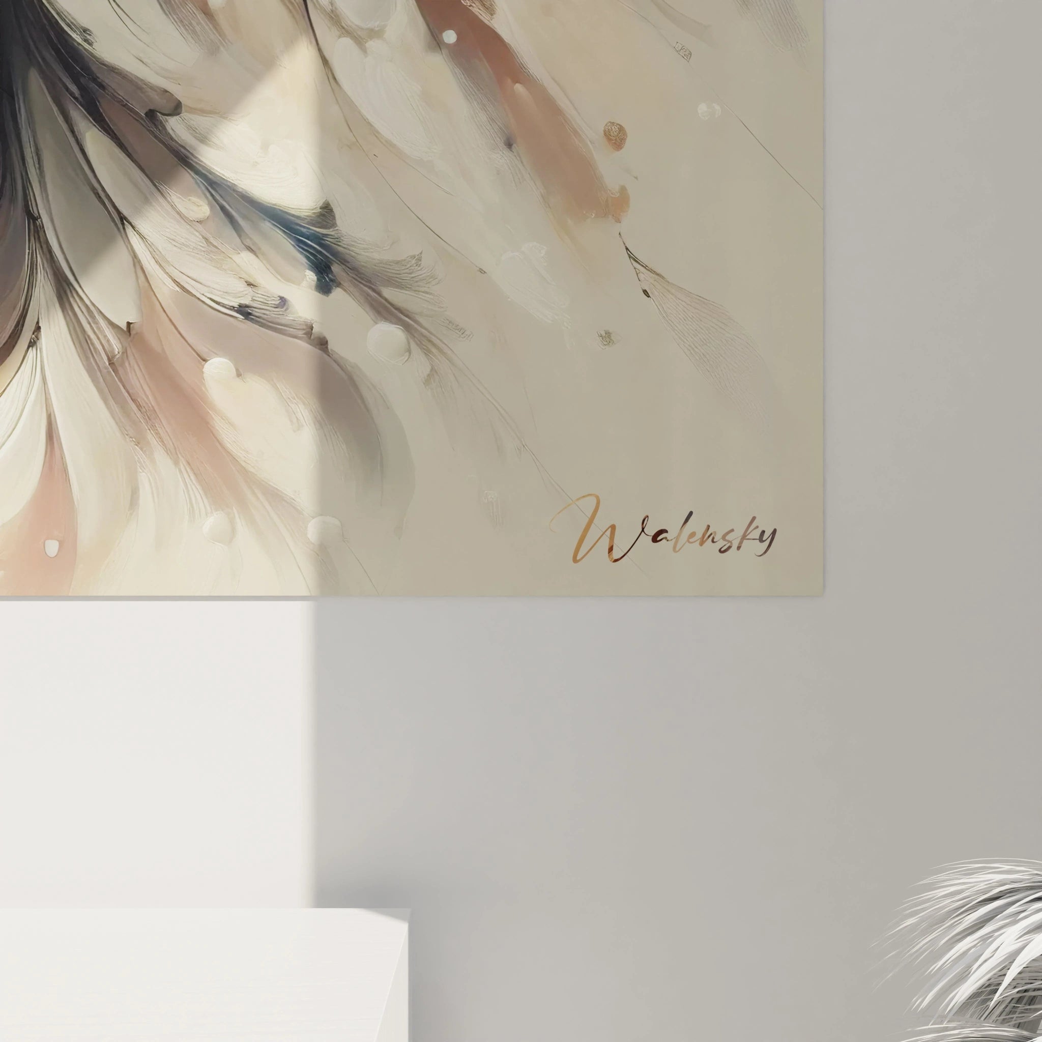 De près, ce tableau aigle révèle des détails impressionnants, capturant la force tranquille de l'oiseau. Les coups de pinceau fluides créent un mouvement éthéré, parfait pour un intérieur moderne et élégant.