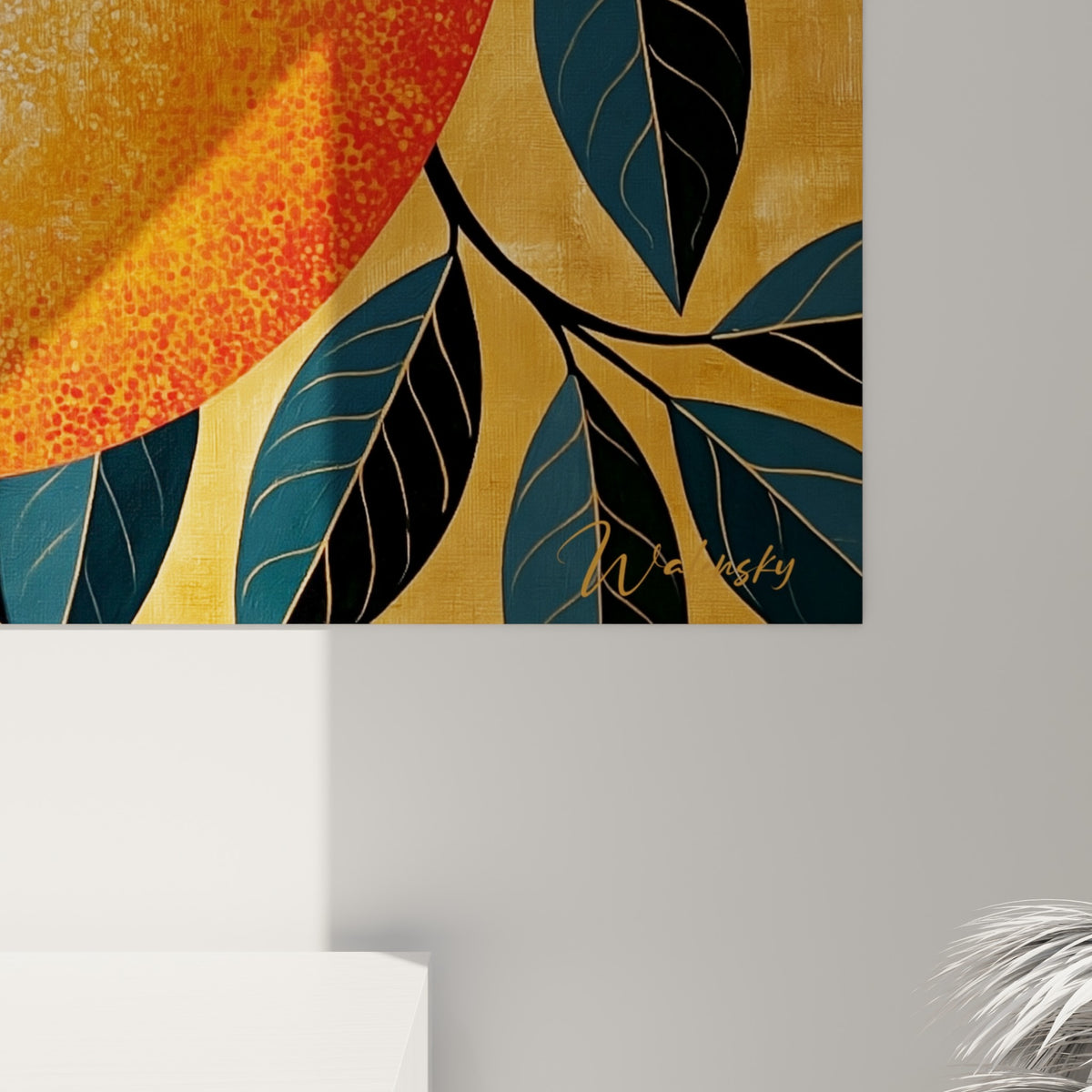 Grain doré et nervures gravées visibles de près, teintes orange, rouge corail et bleu pétrole se mêlant sur la toile