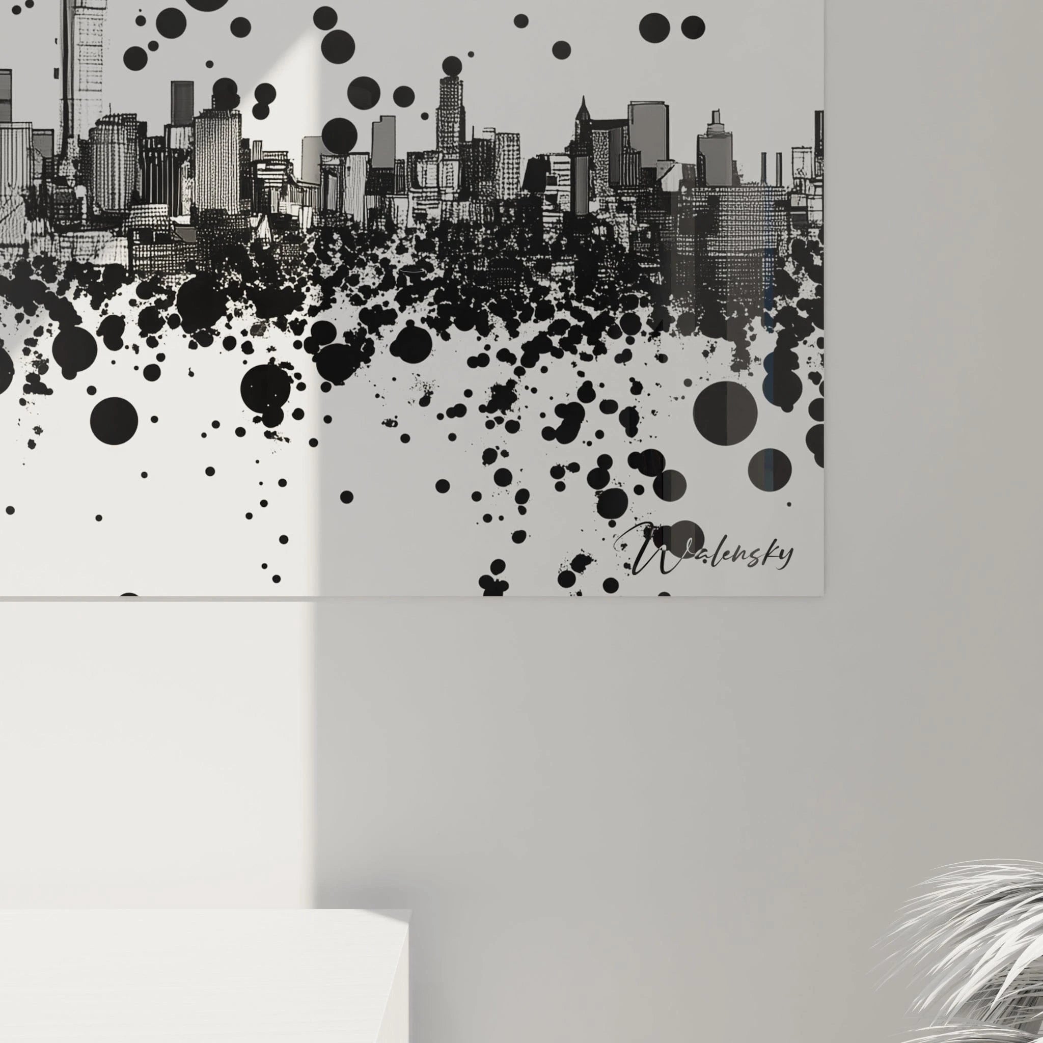 Tableau tacheté noir et blanc représentant une ville moderne avec des éclaboussures artistiques