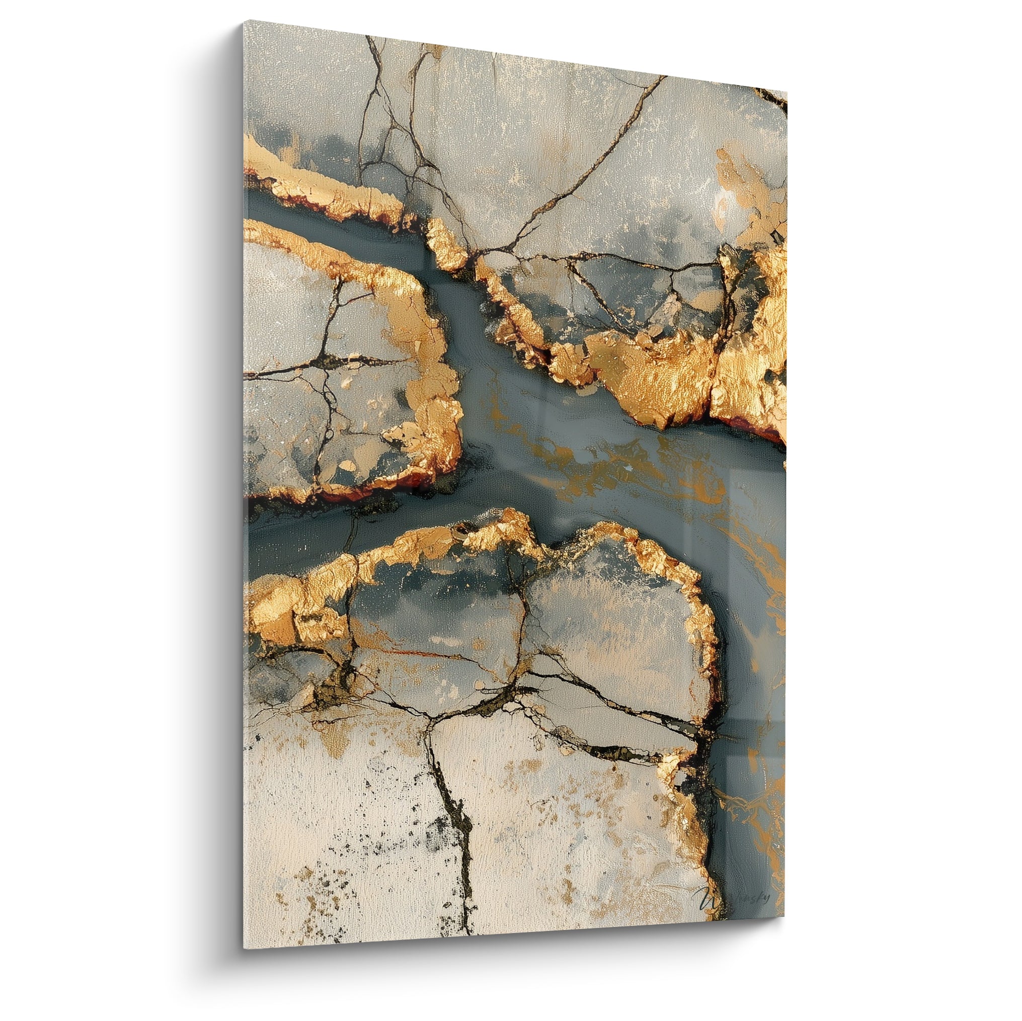 Fissures dorées traversant une surface marbrée gris anthracite et blanc cassé texturé