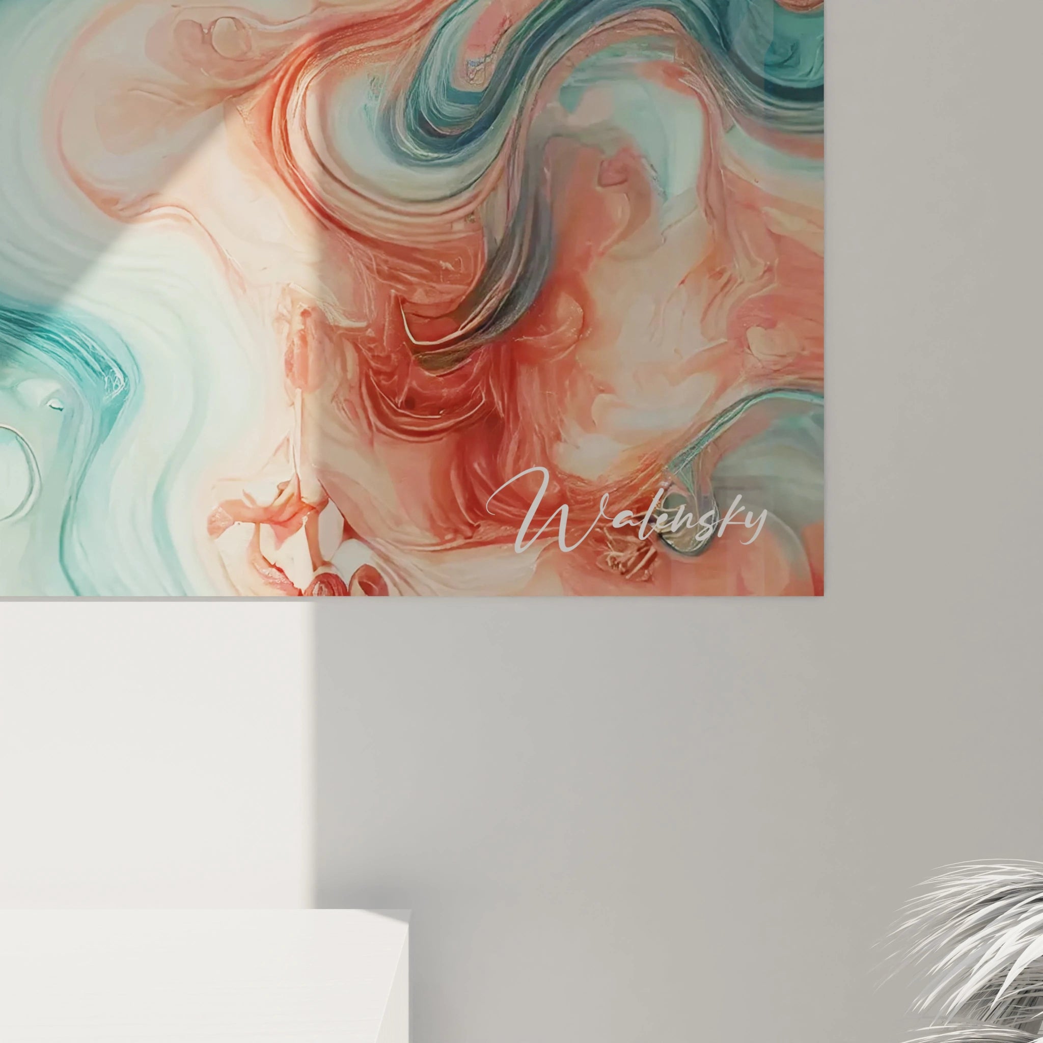 Ce tableau style epoxy révèle des détails fascinants : des ondulations bleues et corail entrelacées, soulignées par des touches d’or, créant une œuvre abstraite qui capte l'essence de la nature en mouvement.