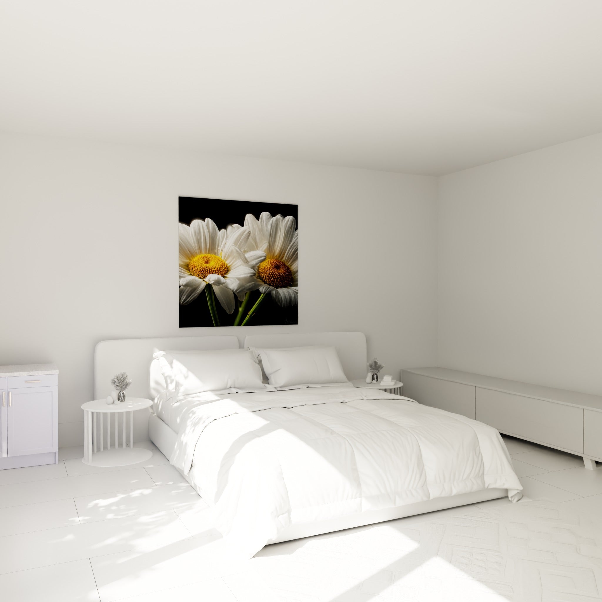 Marguerites blanches et cœurs dorés au-dessus d'un lit dans une chambre claire