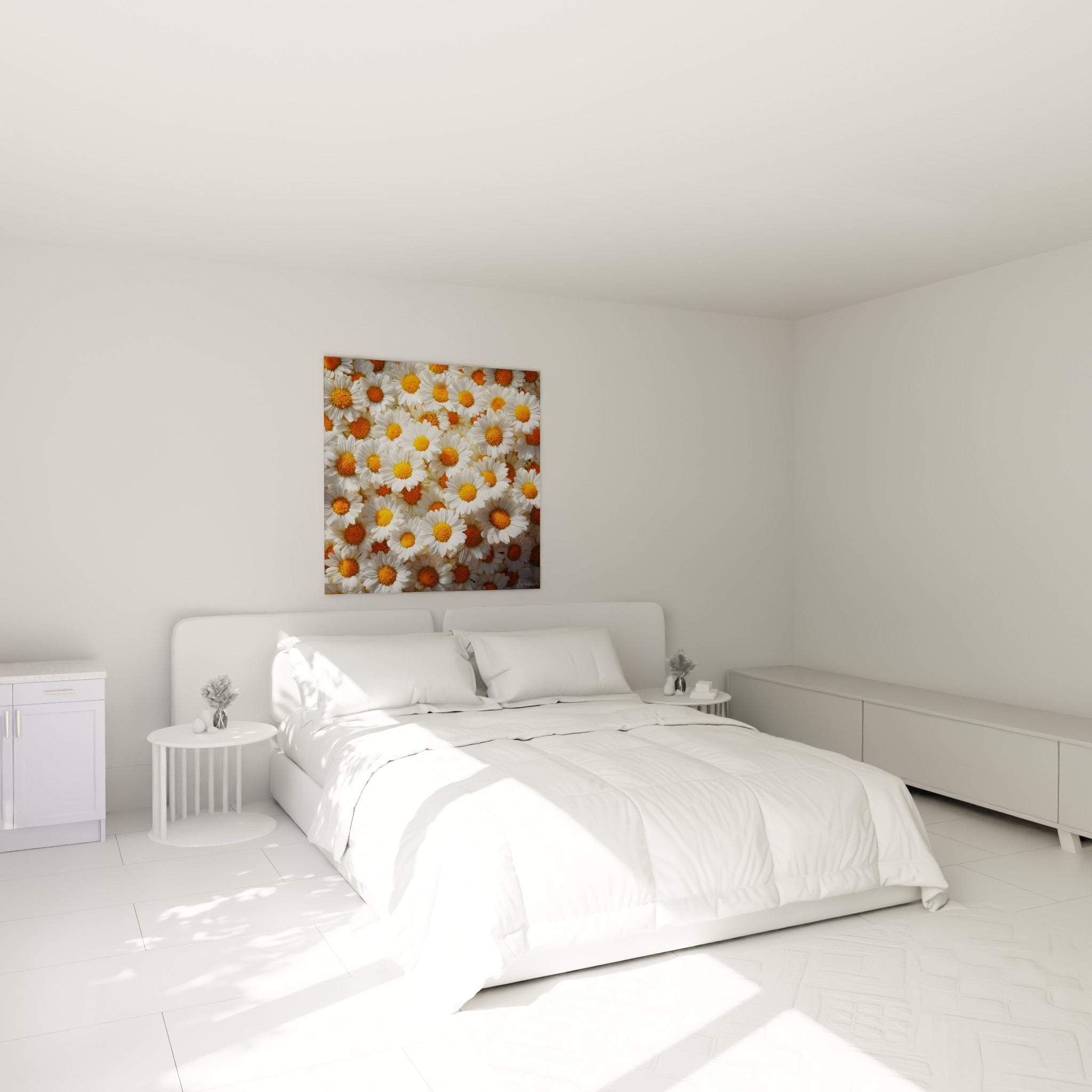 Fleurs de marguerite blanche et orangée disposées au-dessus d'un lit dans une chambre claire