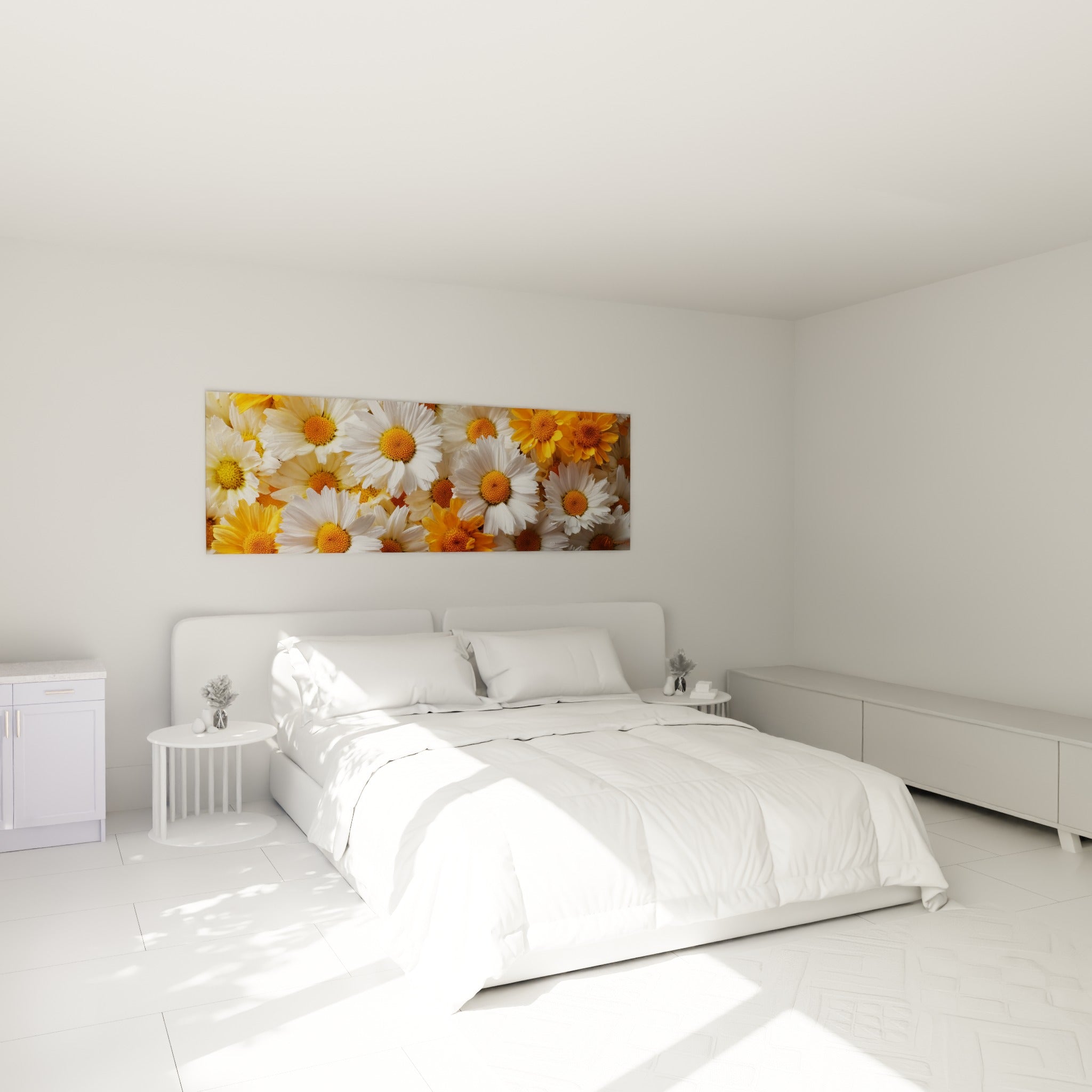 Marguerites blanches et cœurs orangés en gros bouquet serré, accrochées au-dessus d'un lit dans une chambre claire