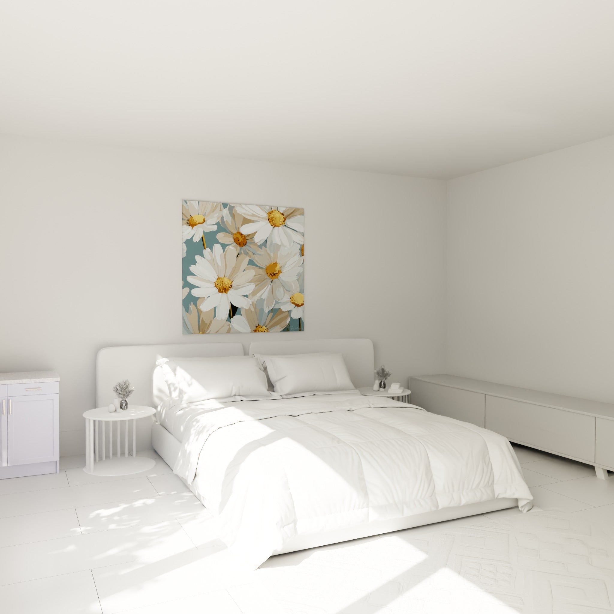Bouquet de marguerites blanches et dorées au-dessus d'un lit dans une chambre claire, tons bleu gris apaisants