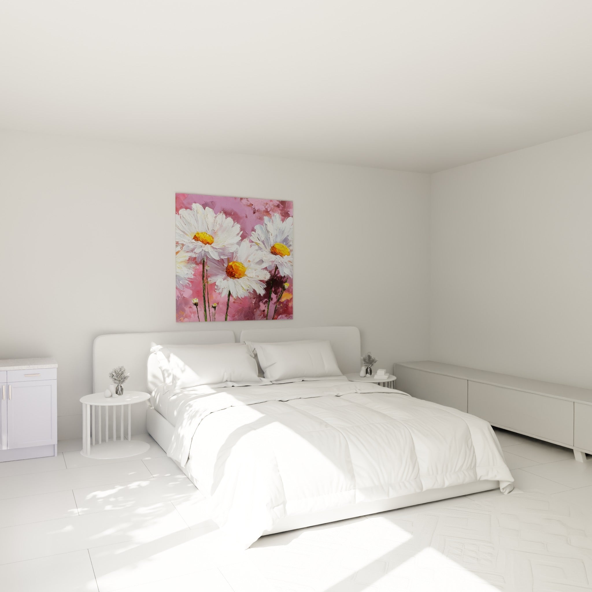 Bouquet de marguerites blanches et dorées surplombe un lit dans une chambre claire et lumineuse