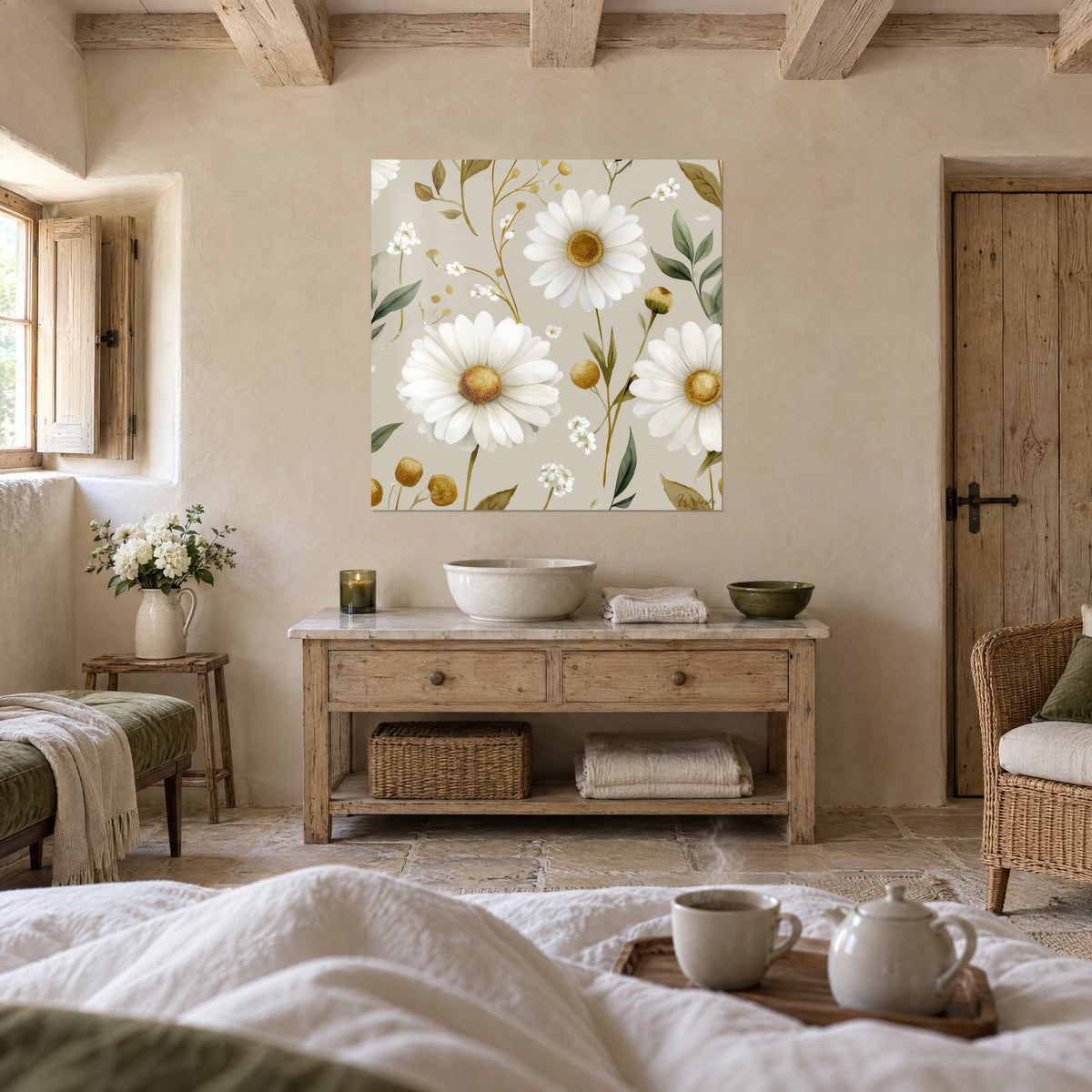Quadro bouquet di margherite avorio con cuori ocra su fondo beige, fogliame verde oliva, sopra un letto in una camera luminosa