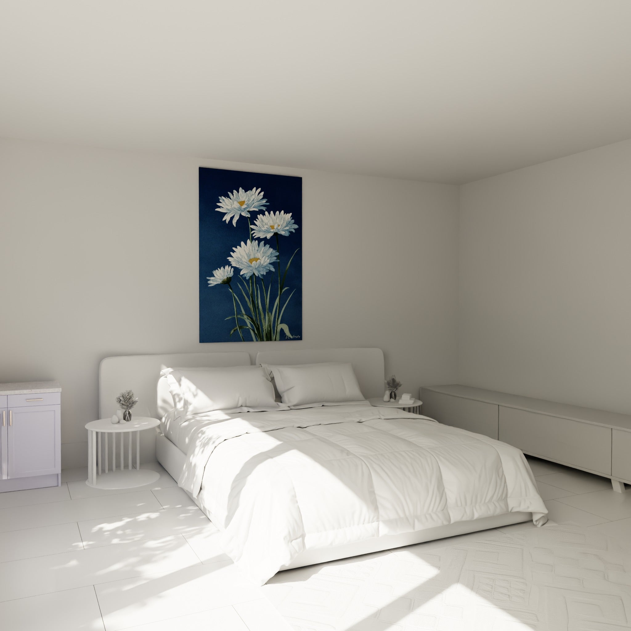 Marguerites blanches et dorées sur fond bleu marine, accrochées au-dessus d'un lit dans une chambre claire