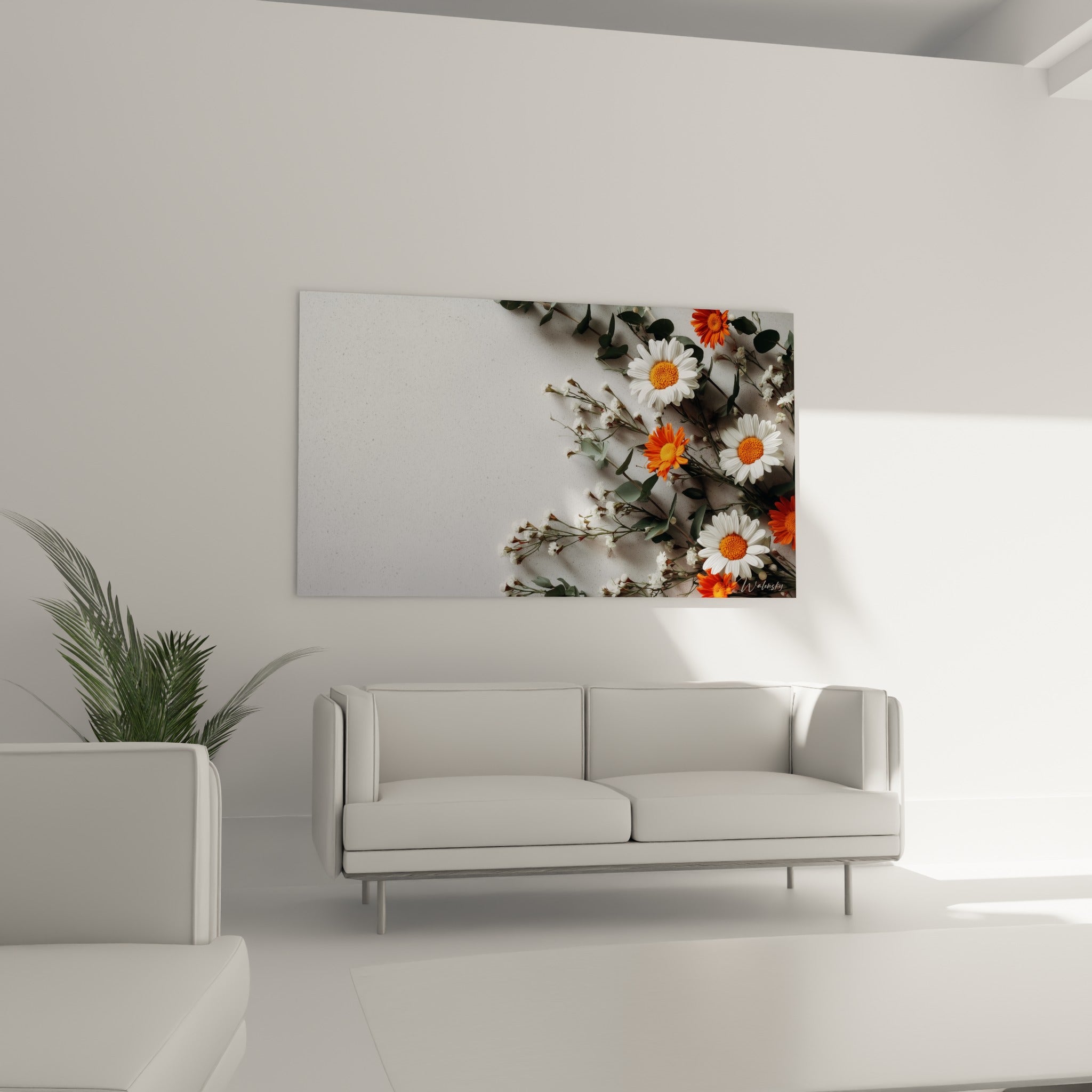 Fleurs de marguerite blanche et orange vif au-dessus d'un canapé dans un salon lumineux