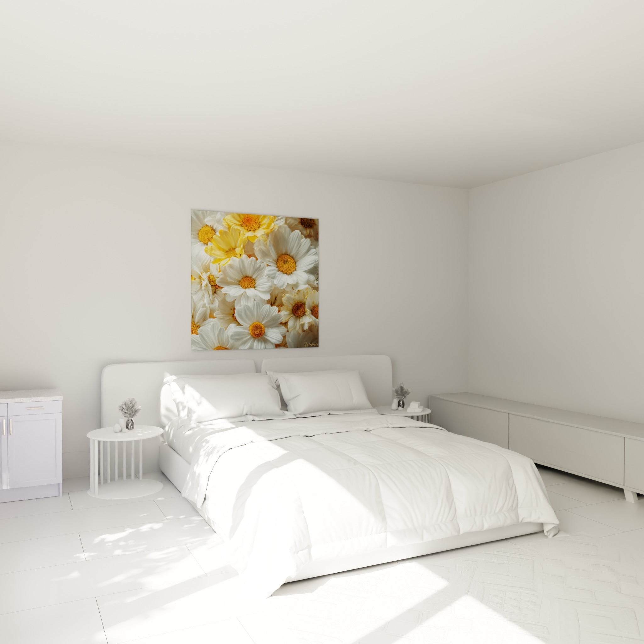 Bouquet de marguerites blanches et jaunes accroché au-dessus d'un lit dans une chambre claire