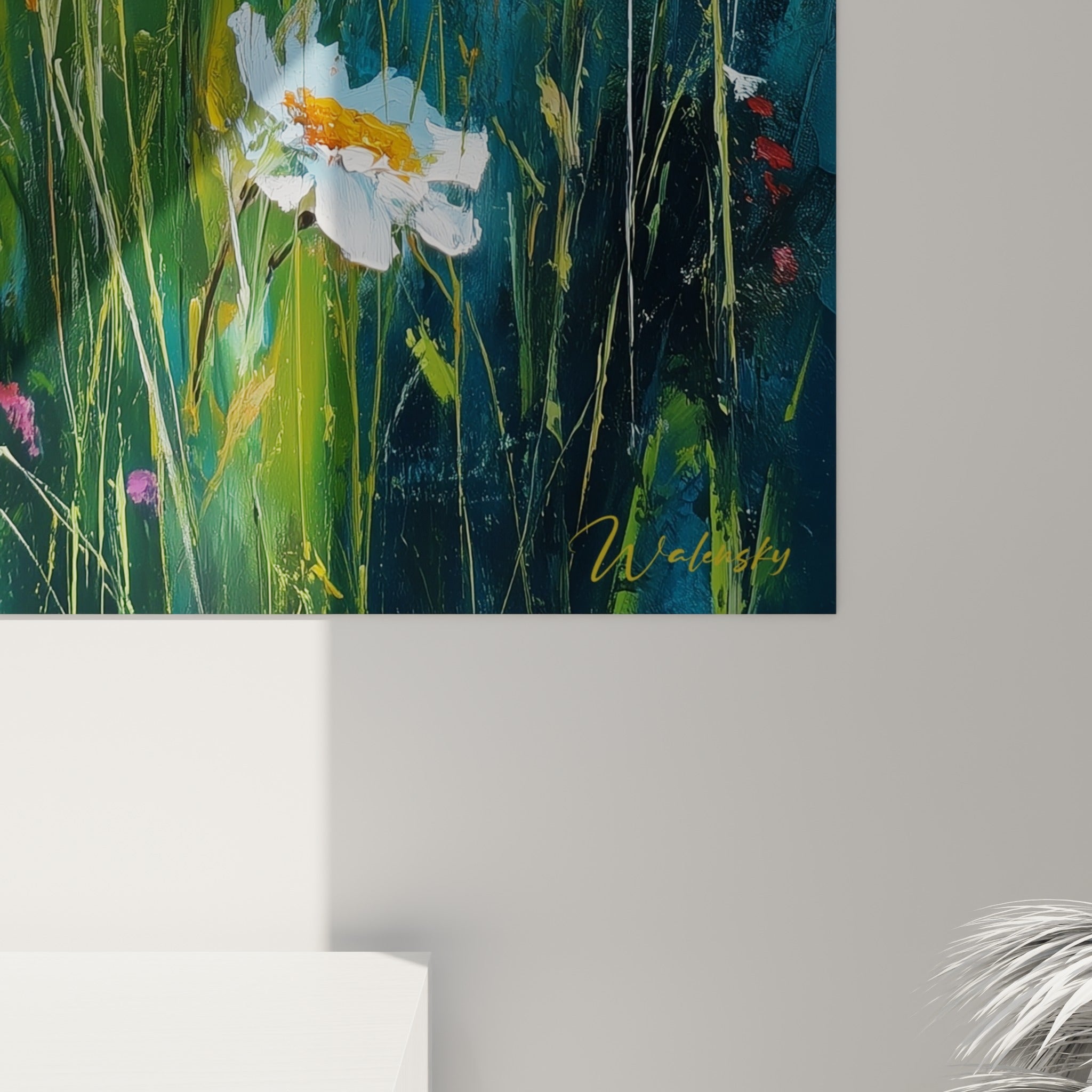 Empâtements épais de blanc et orangé révélant la matière picturale des pétales de marguerite