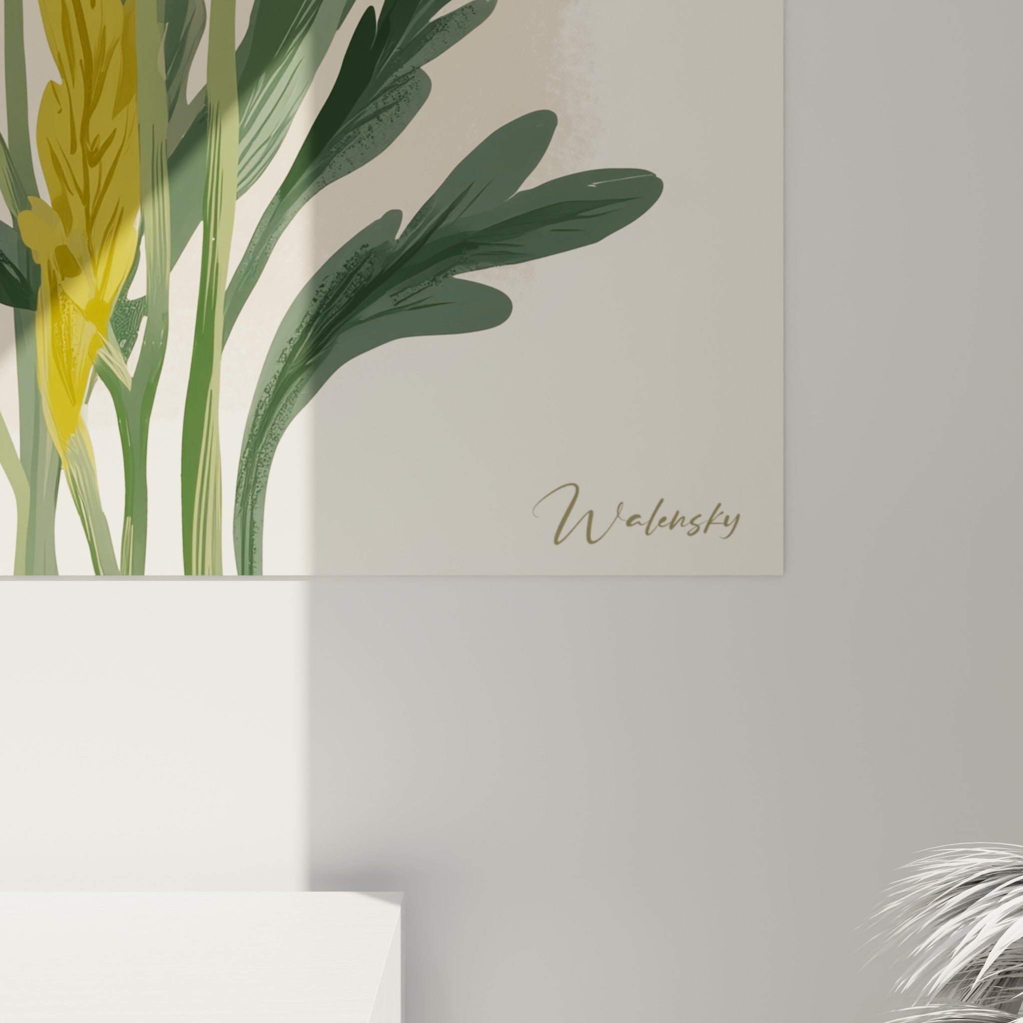 Pétales blancs et cœur doré de la marguerite vus de près, grain de peinture et fond beige texturé