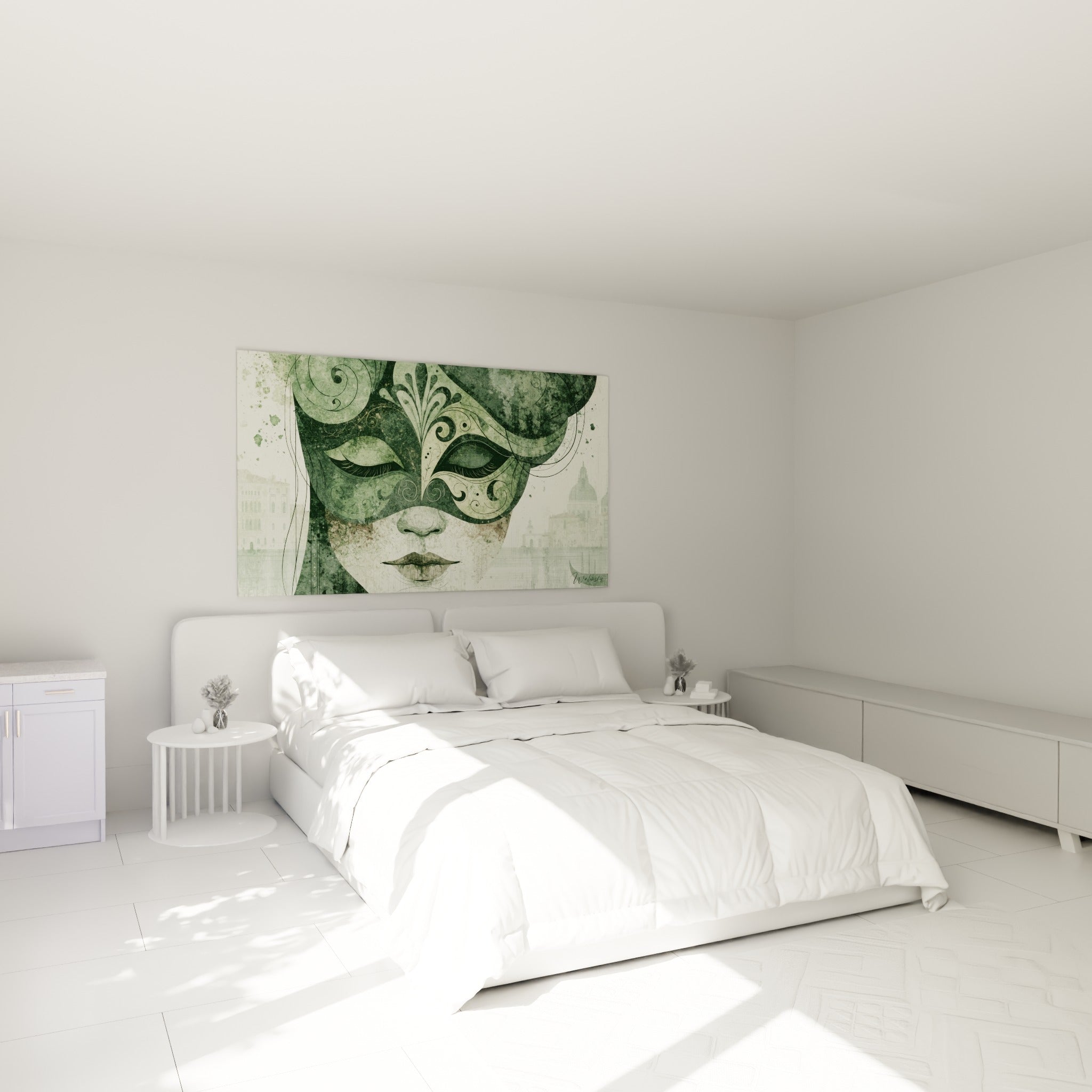 Visage voilé du masque de venise en vert anthracite, accroché au-dessus d'un lit dans une chambre claire