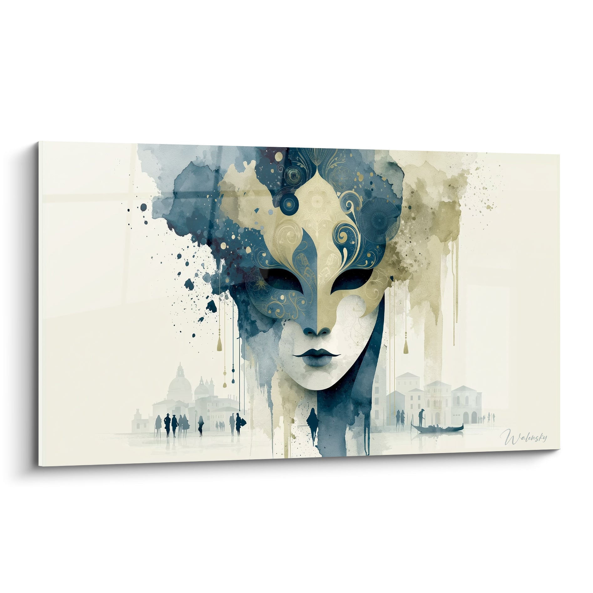 Masque de Venise doré et bleu marine, visage mi-orné mi-lisse, style aquarelle sur fond ivoire
