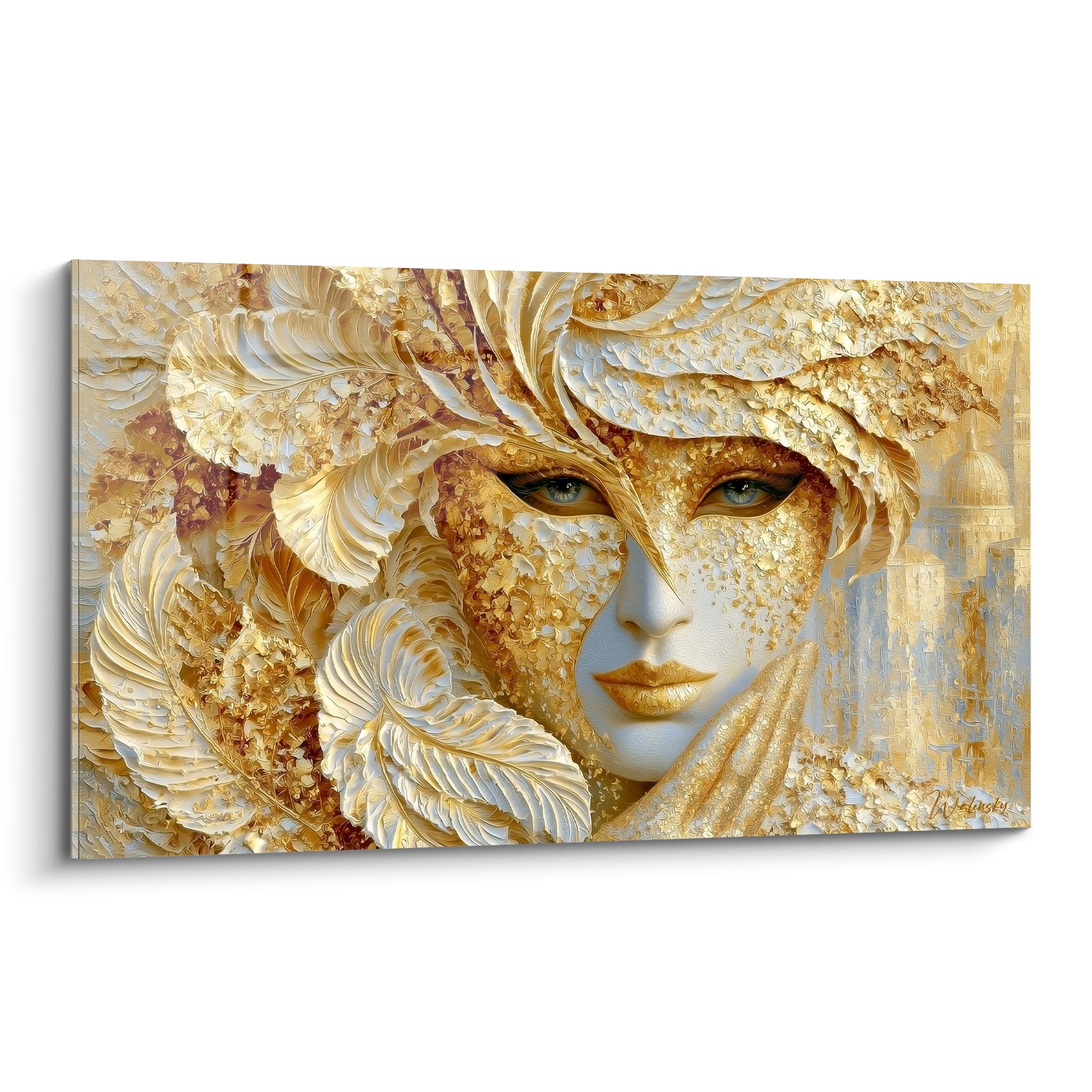 Masque de Venise doré aux plumes ivoire, regard bleu perçant, relief peint façon empâtement