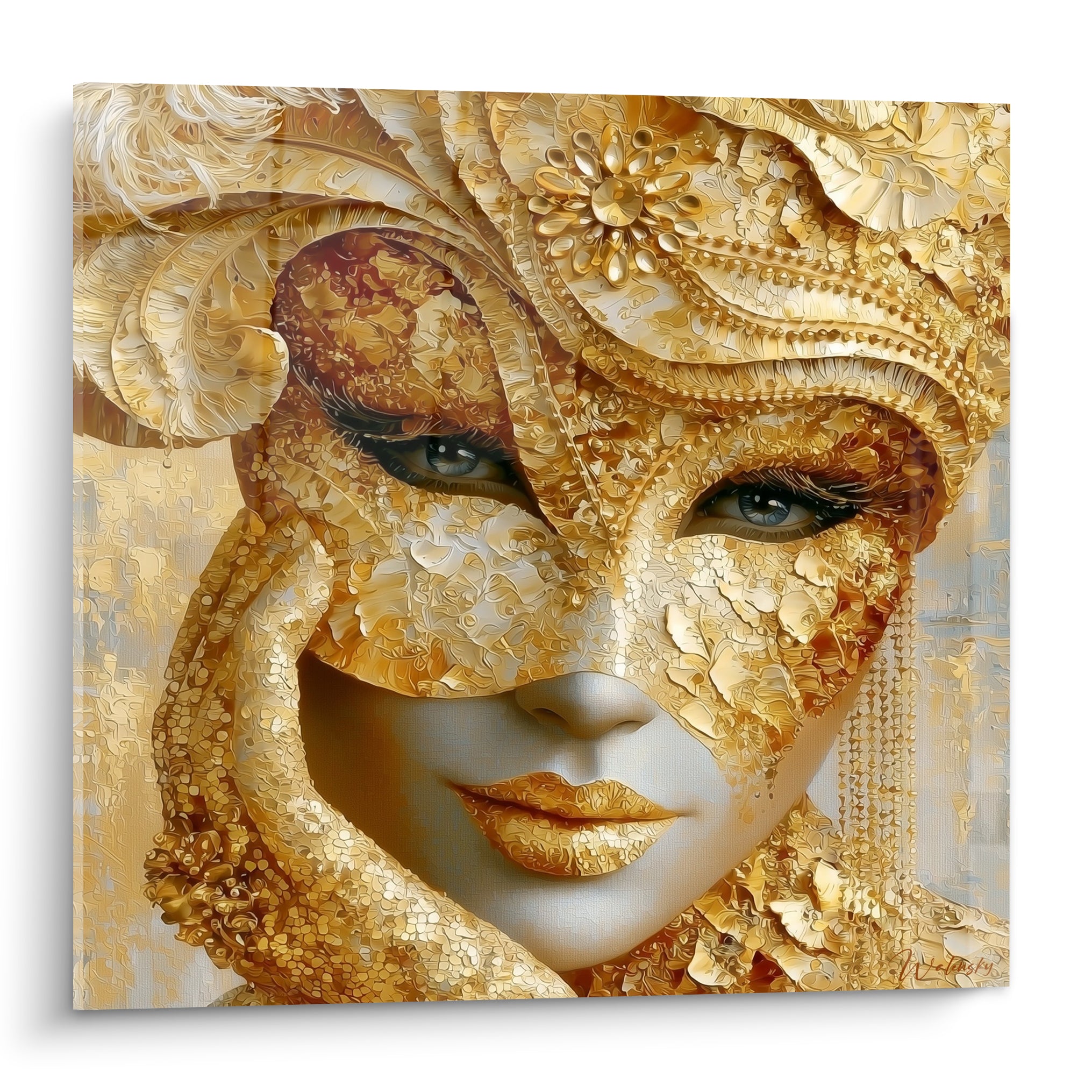 Masque vénitien doré et ivoire aux motifs ciselés, regard bleu intense, texture sculpturale