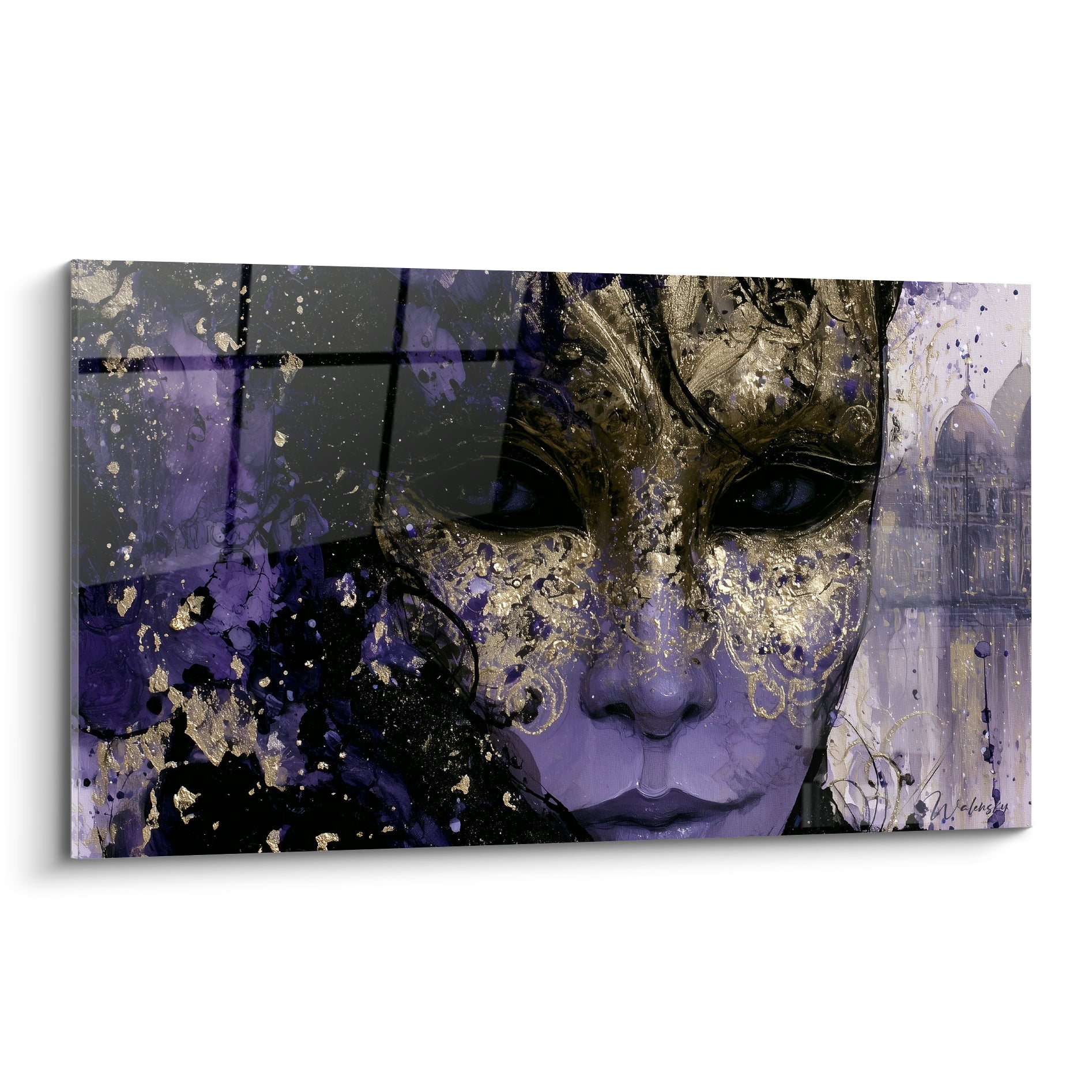 Masque de Venise doré et violet au regard noir intense, motifs filigranés délicats