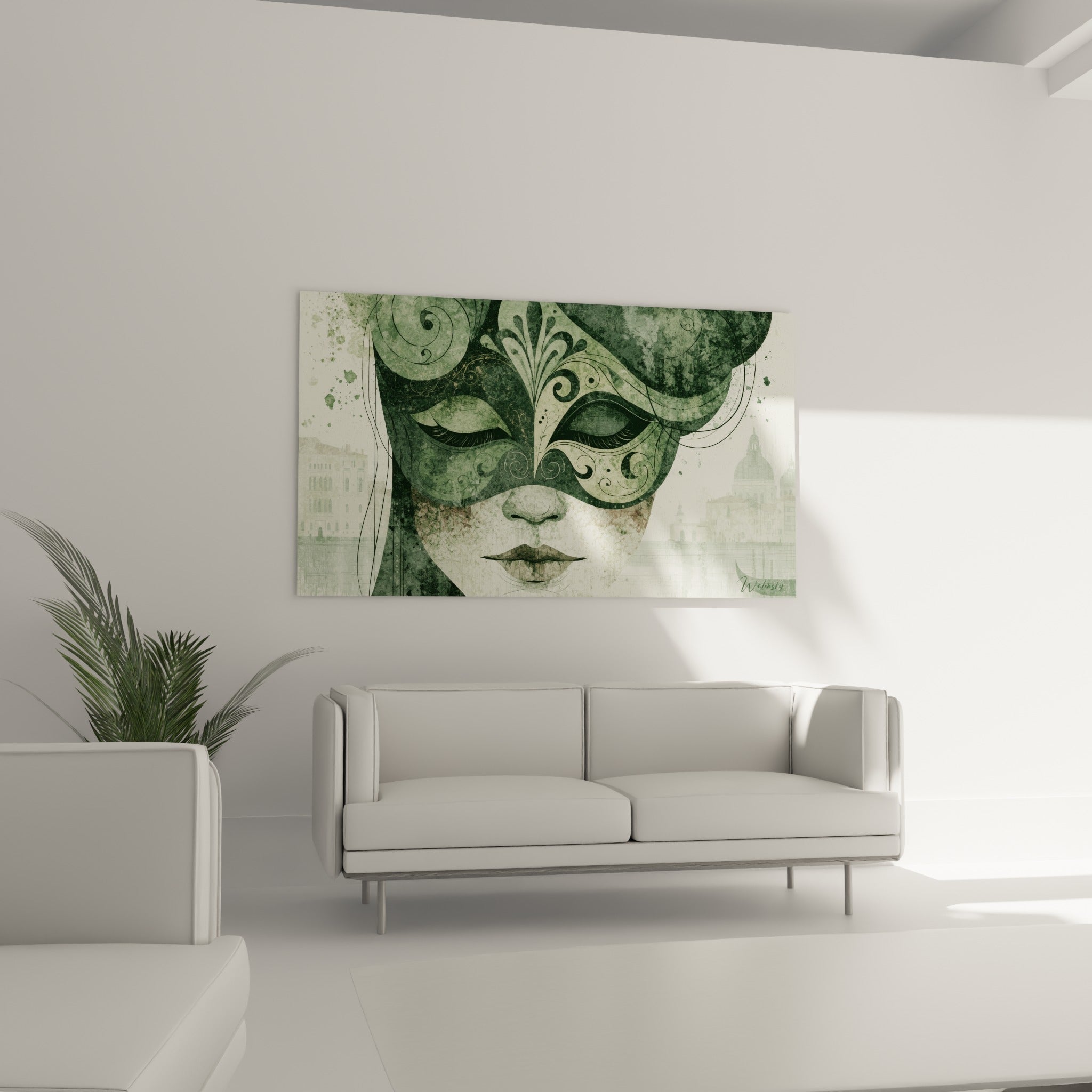 Silhouette du masque de venise ornée de motifs blancs et verts, au-dessus d'un canapé dans un salon lumineux