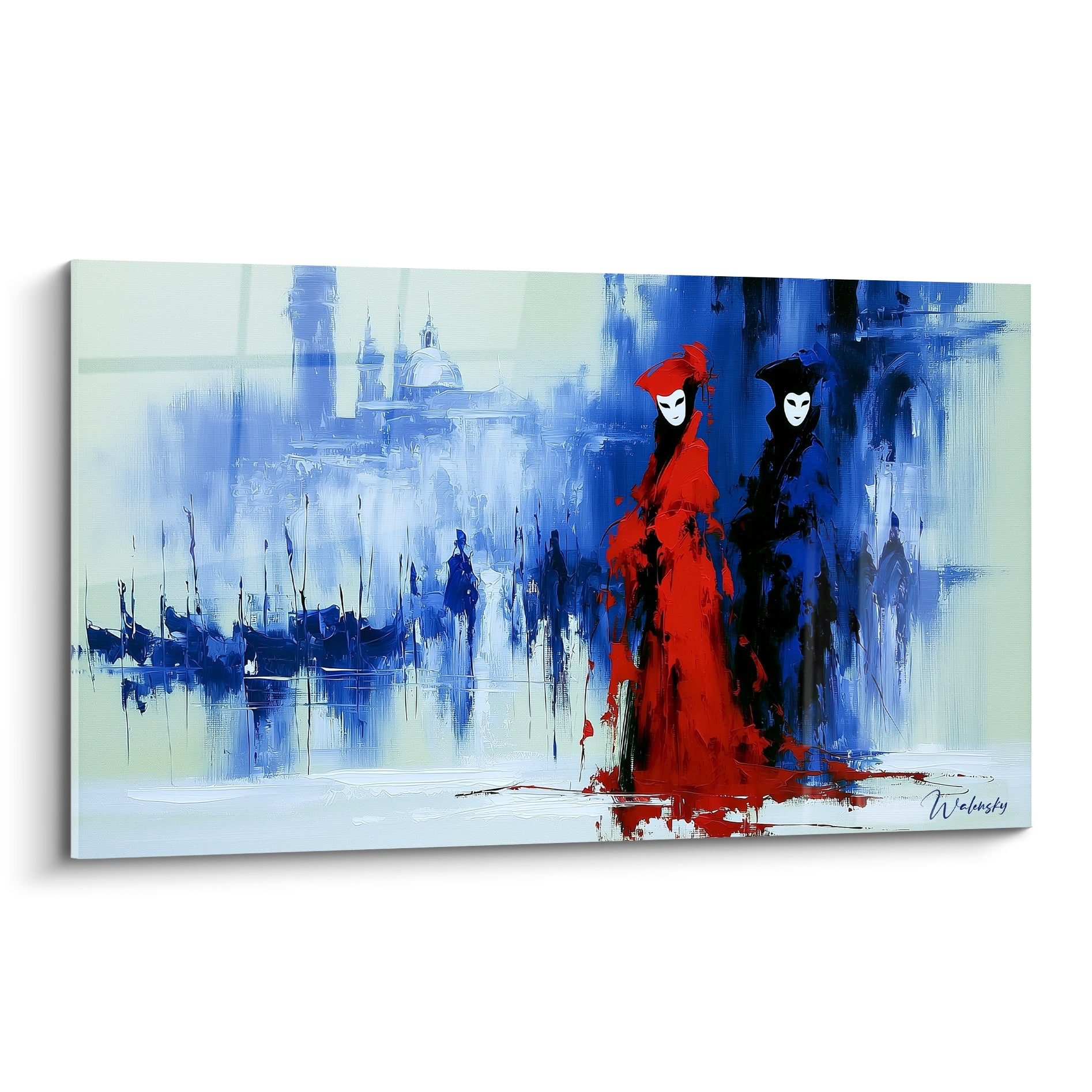 Masque de Venise rouge et bleu marine sur silhouettes drapées face à un canal peint