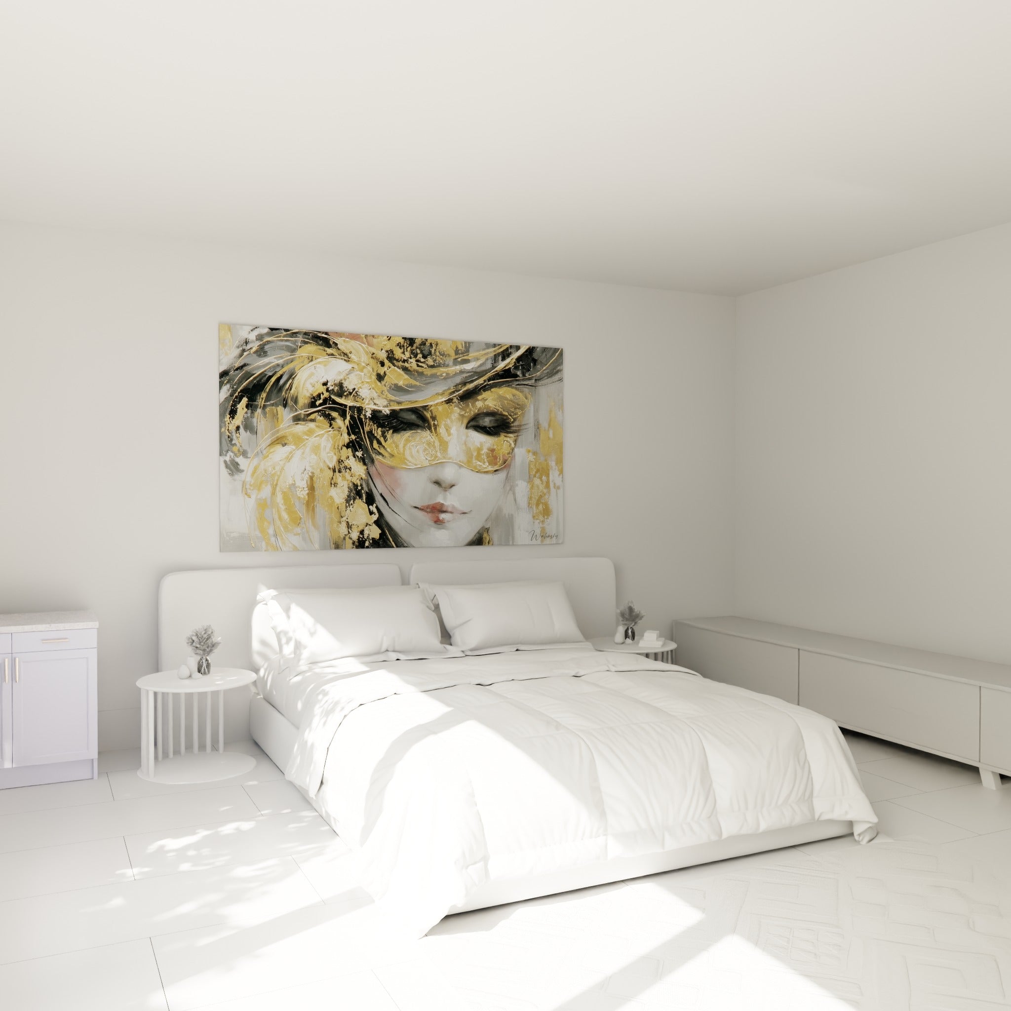 Femme masquée aux tons dorés et gris anthracite au-dessus d'un lit dans une chambre claire