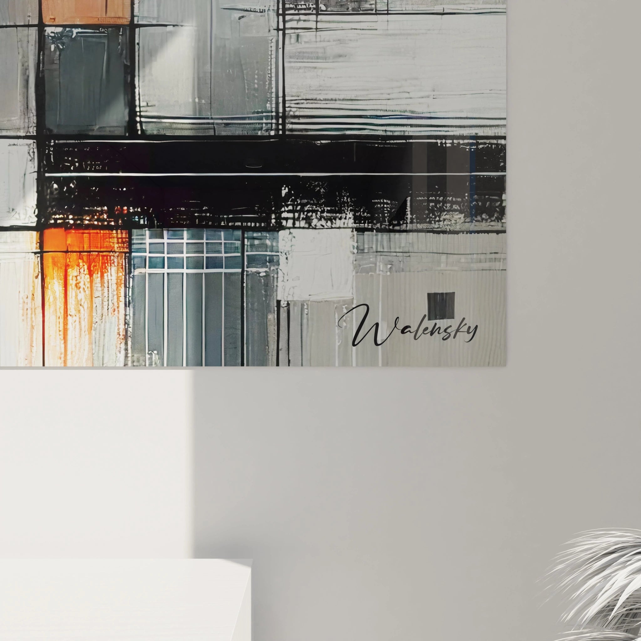 Gros plan sur le tableau abstrait, révélant les textures et contrastes des couleurs orange, noir et gris. Lignes et formes géométriques pour un effet cubiste captivant.