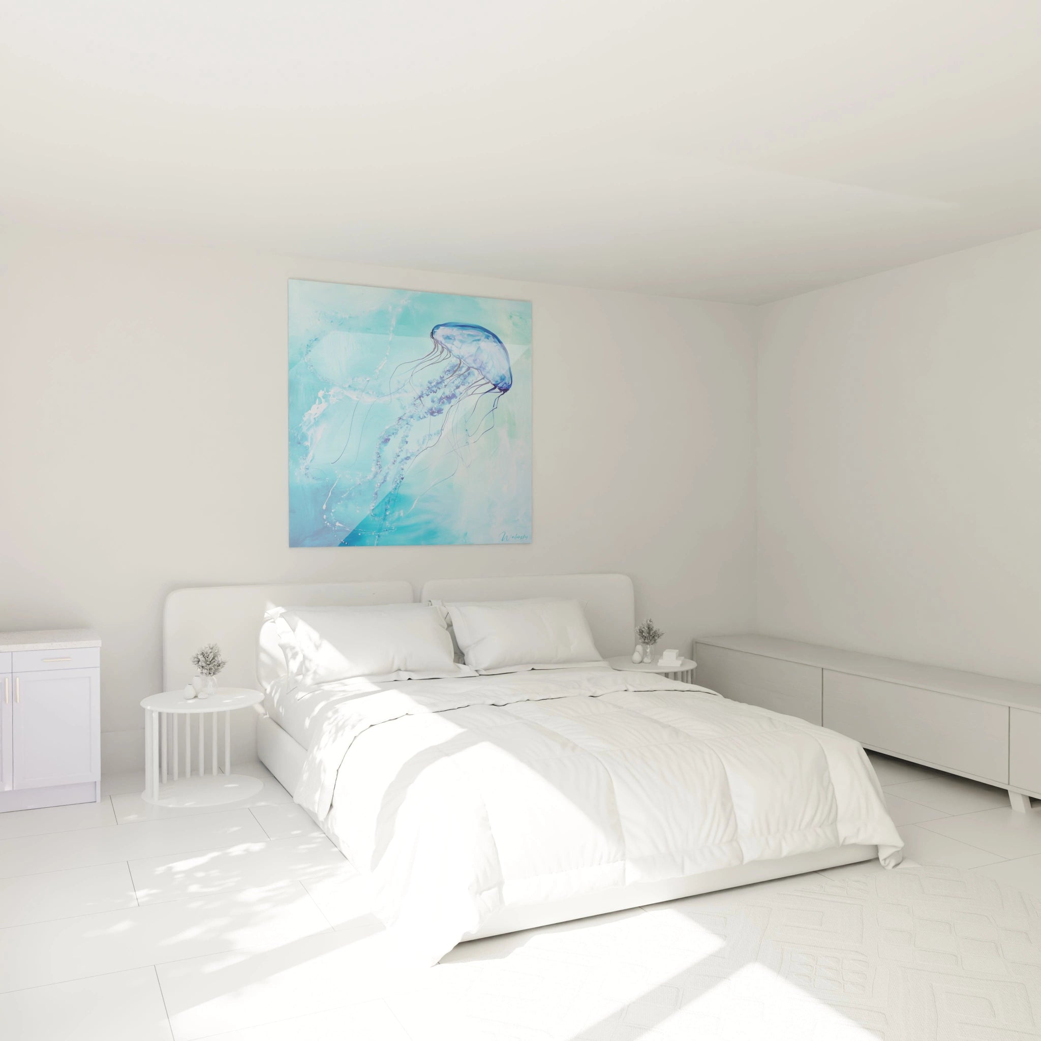 Tableau méduse Walensky bleu suspendu dans une chambre blanche lumineuse avec lit double et mobilier minimaliste