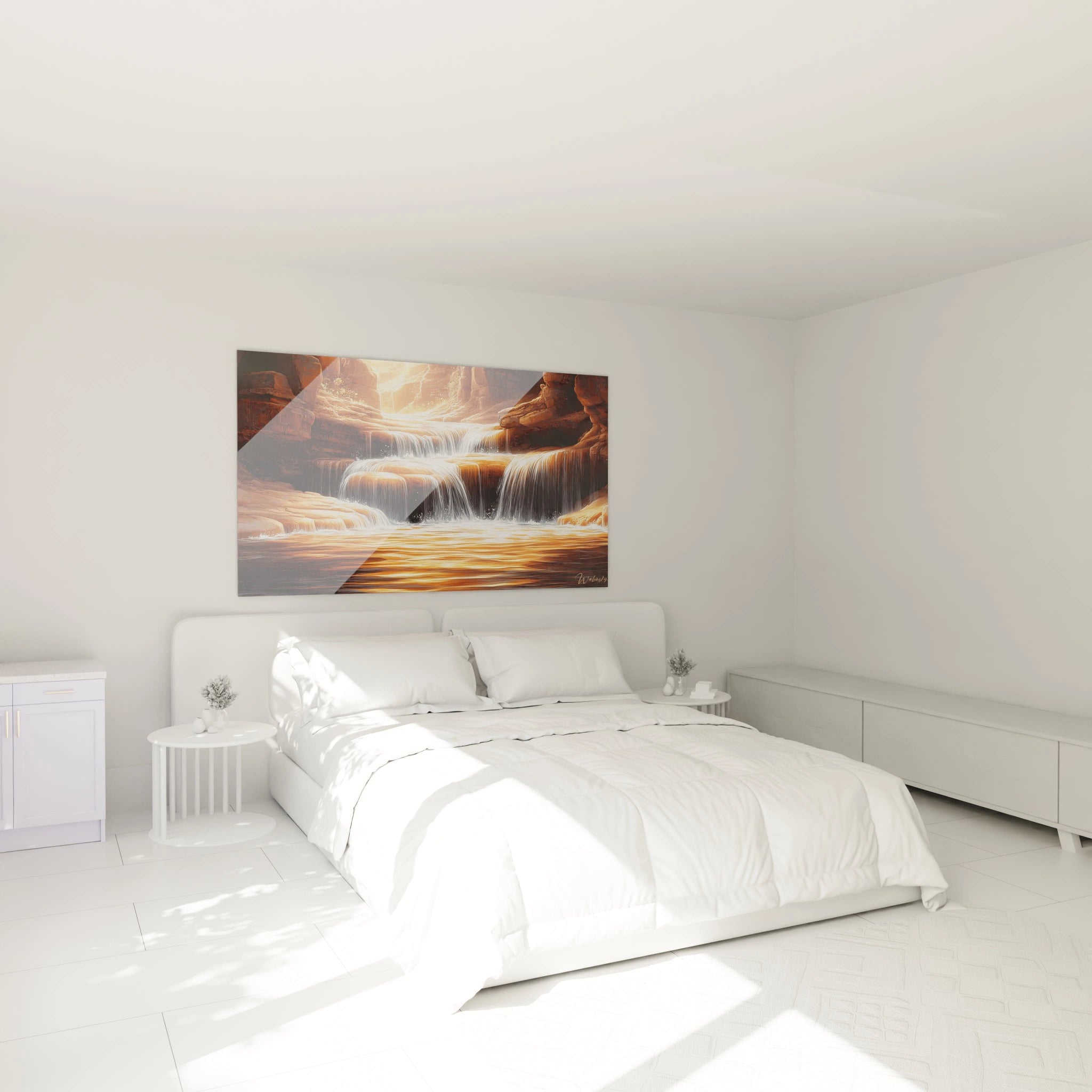 Un tableau cascade montrant un cours d'eau descendant en terrasses sur des formations rocheuses ambrées, avec des reflets dorés sur la surface de l'eau, créant un contraste saisissant entre la fluidité de l'eau blanche et la texture rugueuse de la pierre.