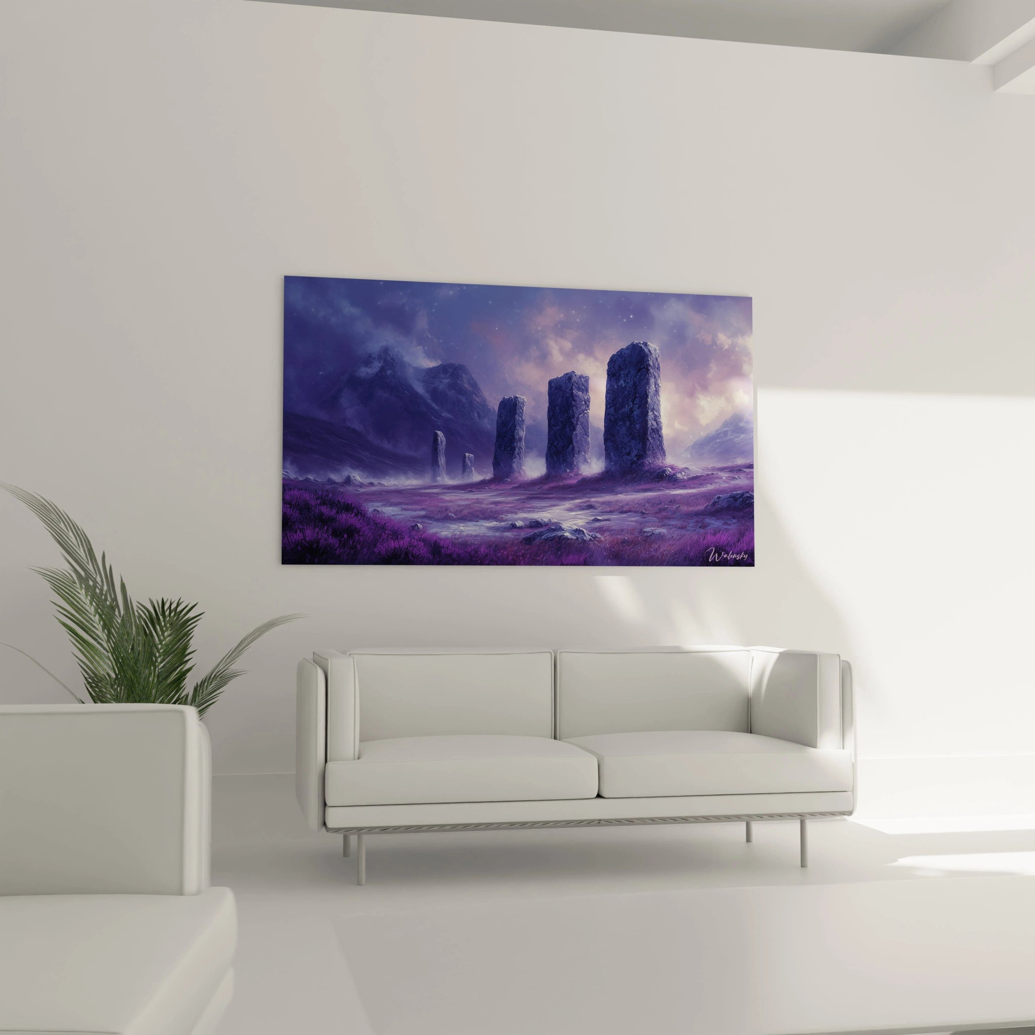 Un tableau monolithes ancestraux représentant des menhirs naturels alignés dans une vallée aux teintes violacées, entourés d'une brume éthérée bleutée, sous un ciel entre jour et nuit où se mêlent nuages roses et étoiles naissantes.